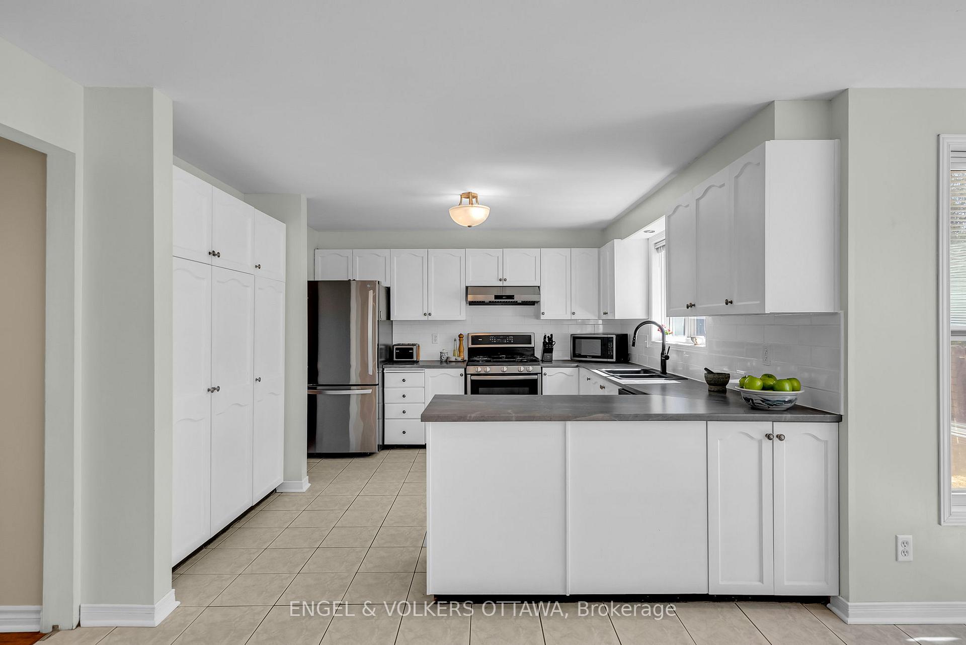 Photo 11 of 1416 Forest Valley Drive S, Ottawa, Chapel Hill — HOMEH