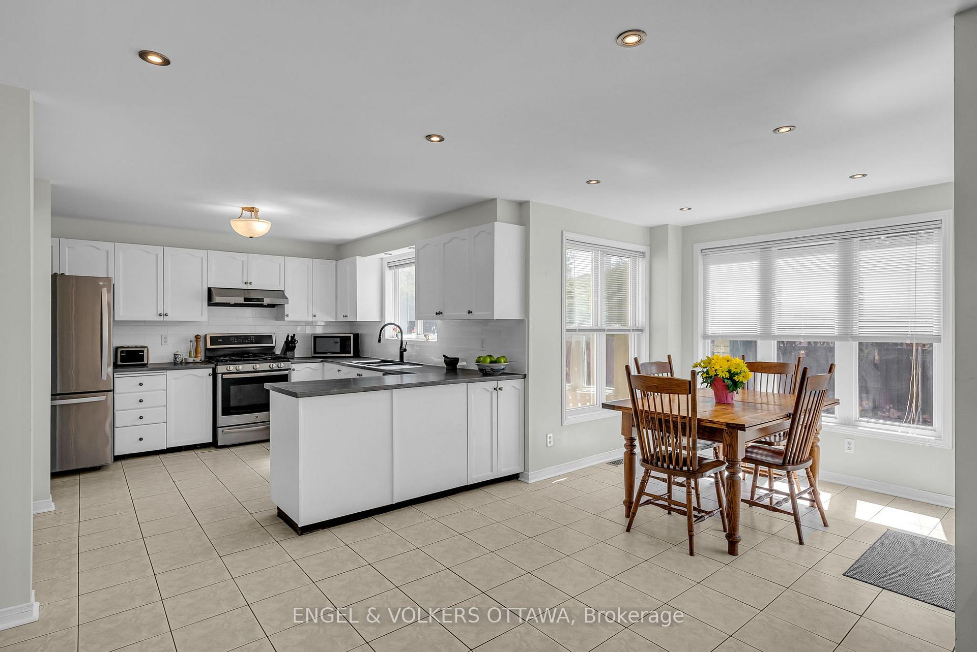 Photo 12 of 1416 Forest Valley Drive S, Ottawa, Chapel Hill — HOMEH