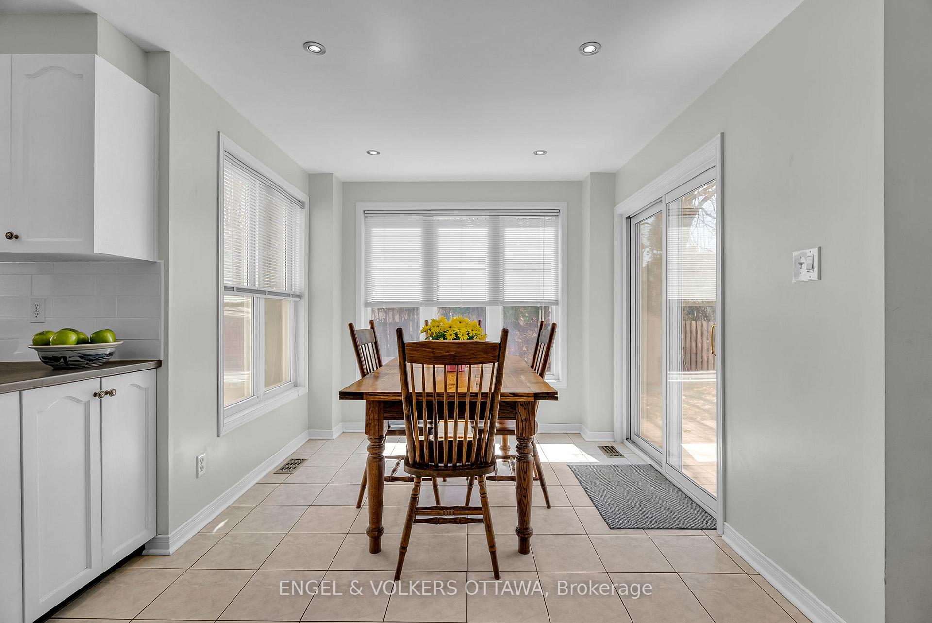 Photo 16 of 1416 Forest Valley Drive S, Ottawa, Chapel Hill — HOMEH