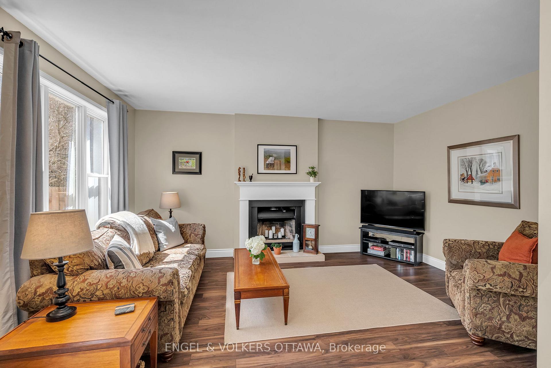 Photo 18 of 1416 Forest Valley Drive S, Ottawa, Chapel Hill — HOMEH