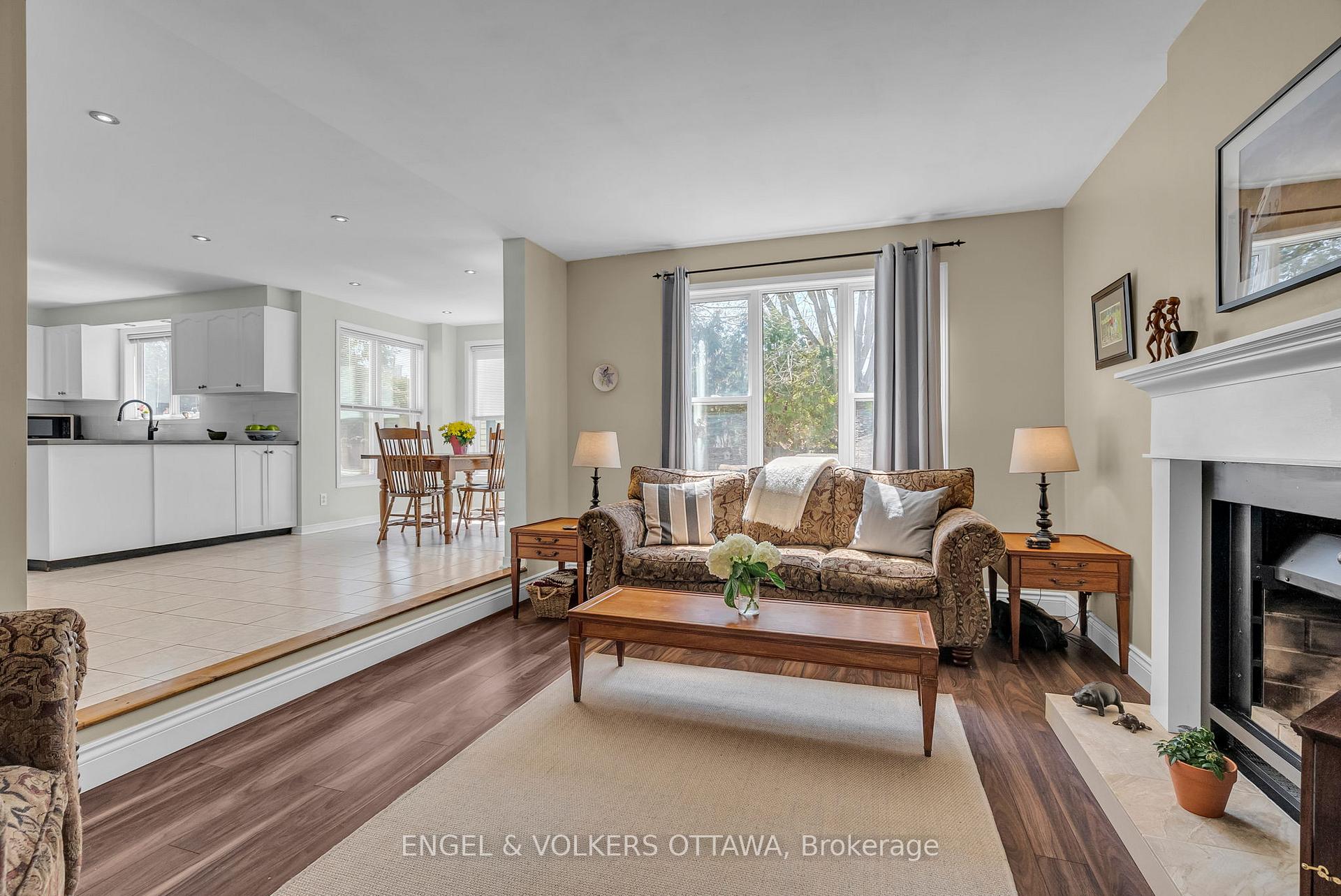 Photo 20 of 1416 Forest Valley Drive S, Ottawa, Chapel Hill — HOMEH