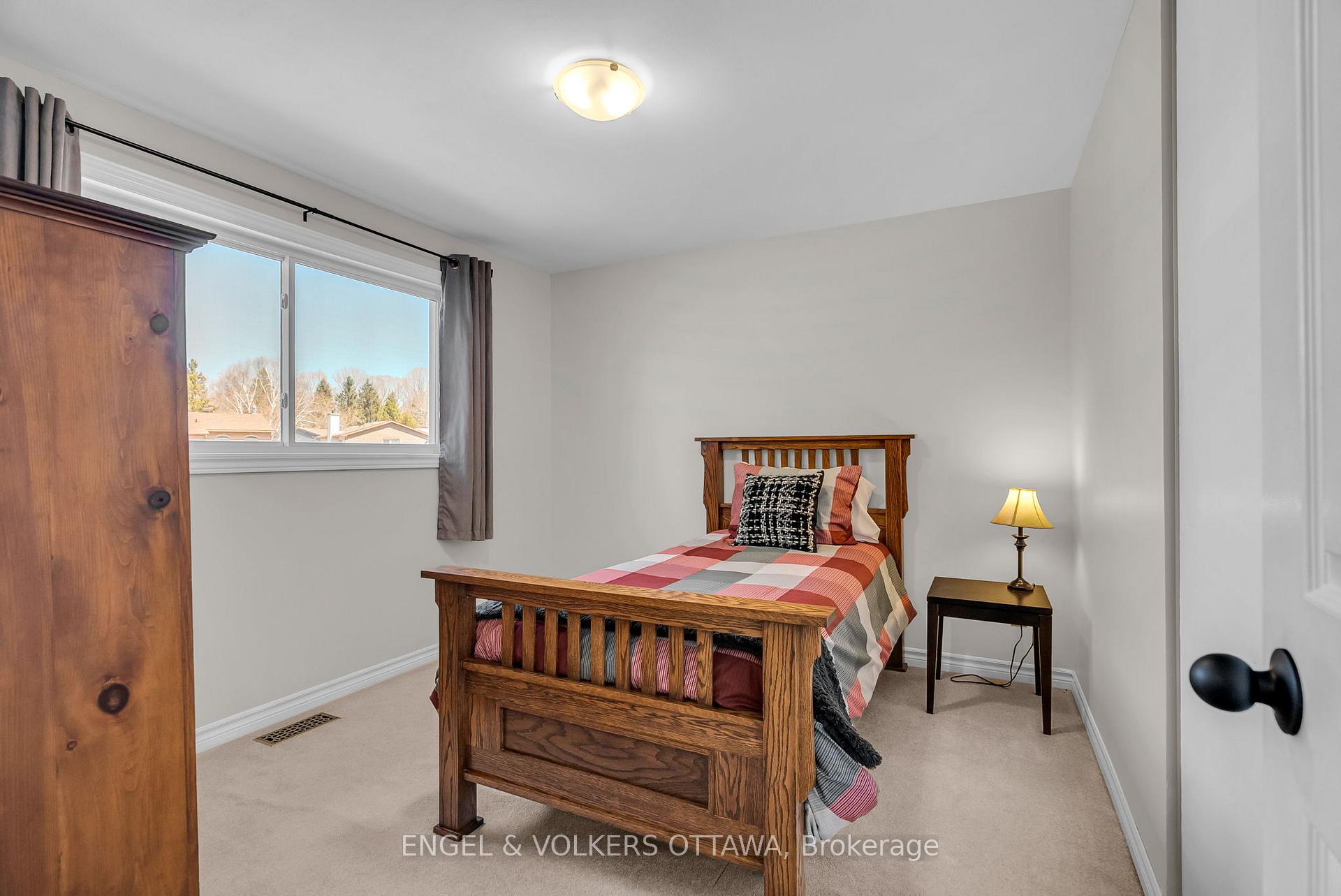 Photo 26 of 1416 Forest Valley Drive S, Ottawa, Chapel Hill — HOMEH