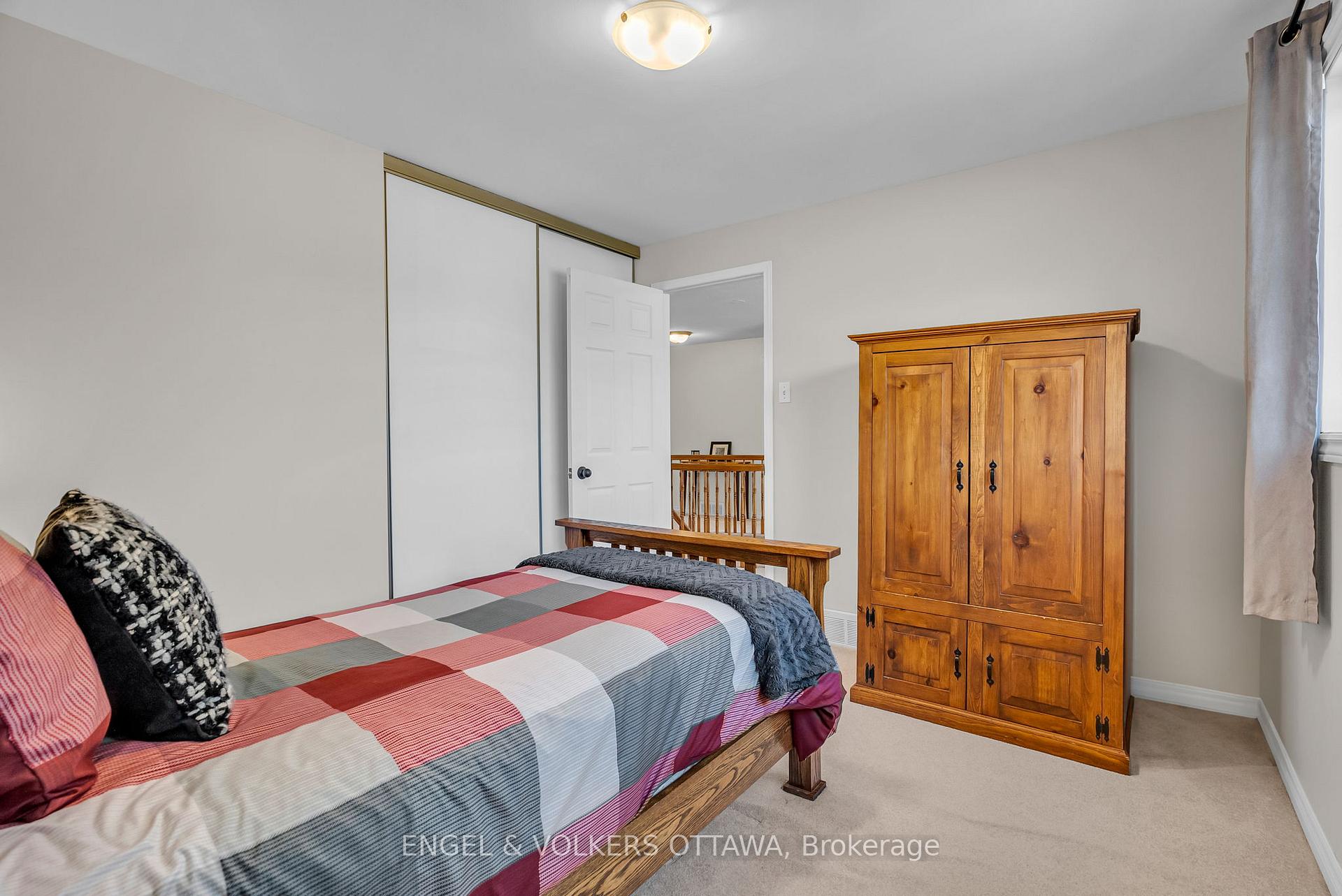 Photo 27 of 1416 Forest Valley Drive S, Ottawa, Chapel Hill — HOMEH