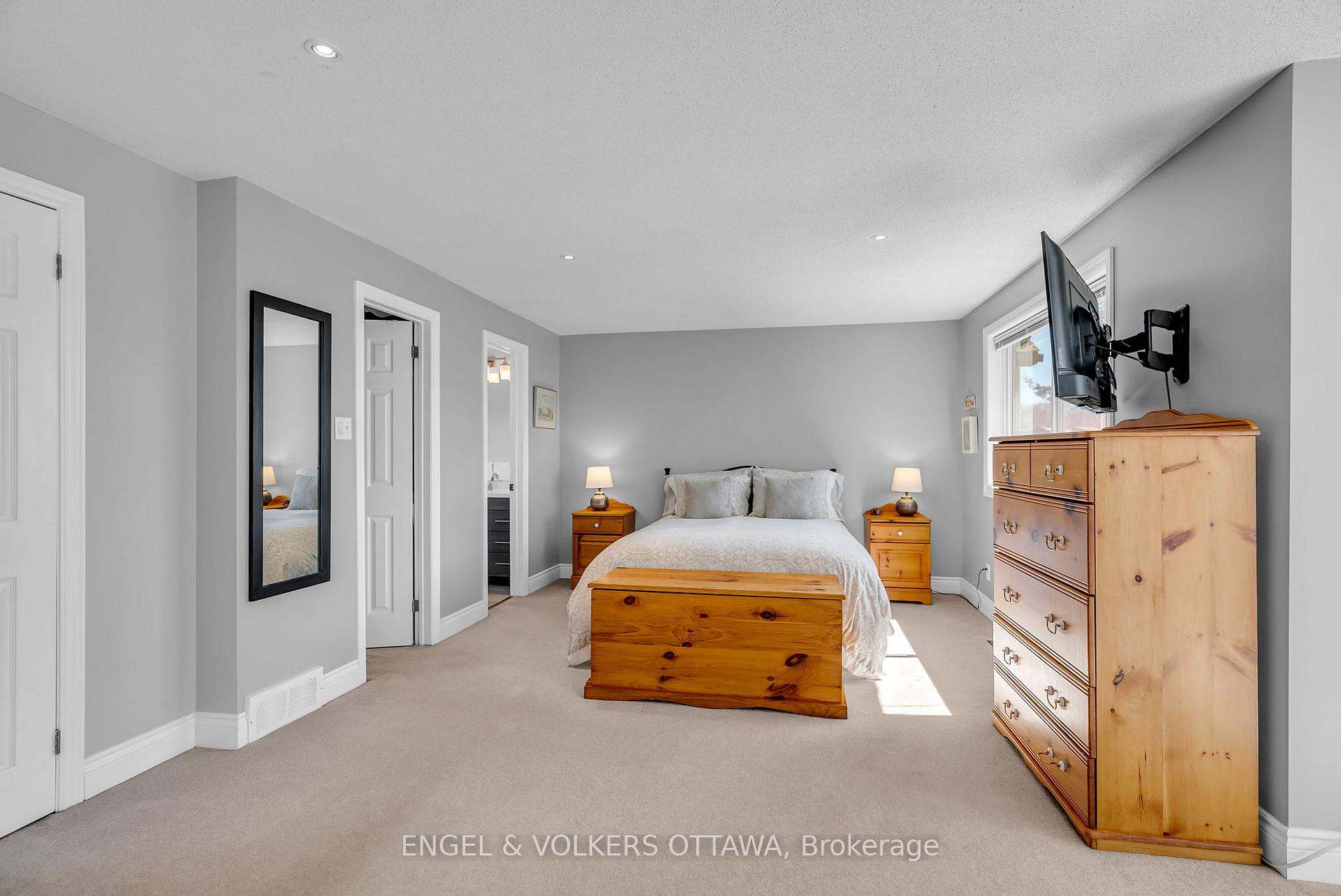 Photo 30 of 1416 Forest Valley Drive S, Ottawa, Chapel Hill — HOMEH