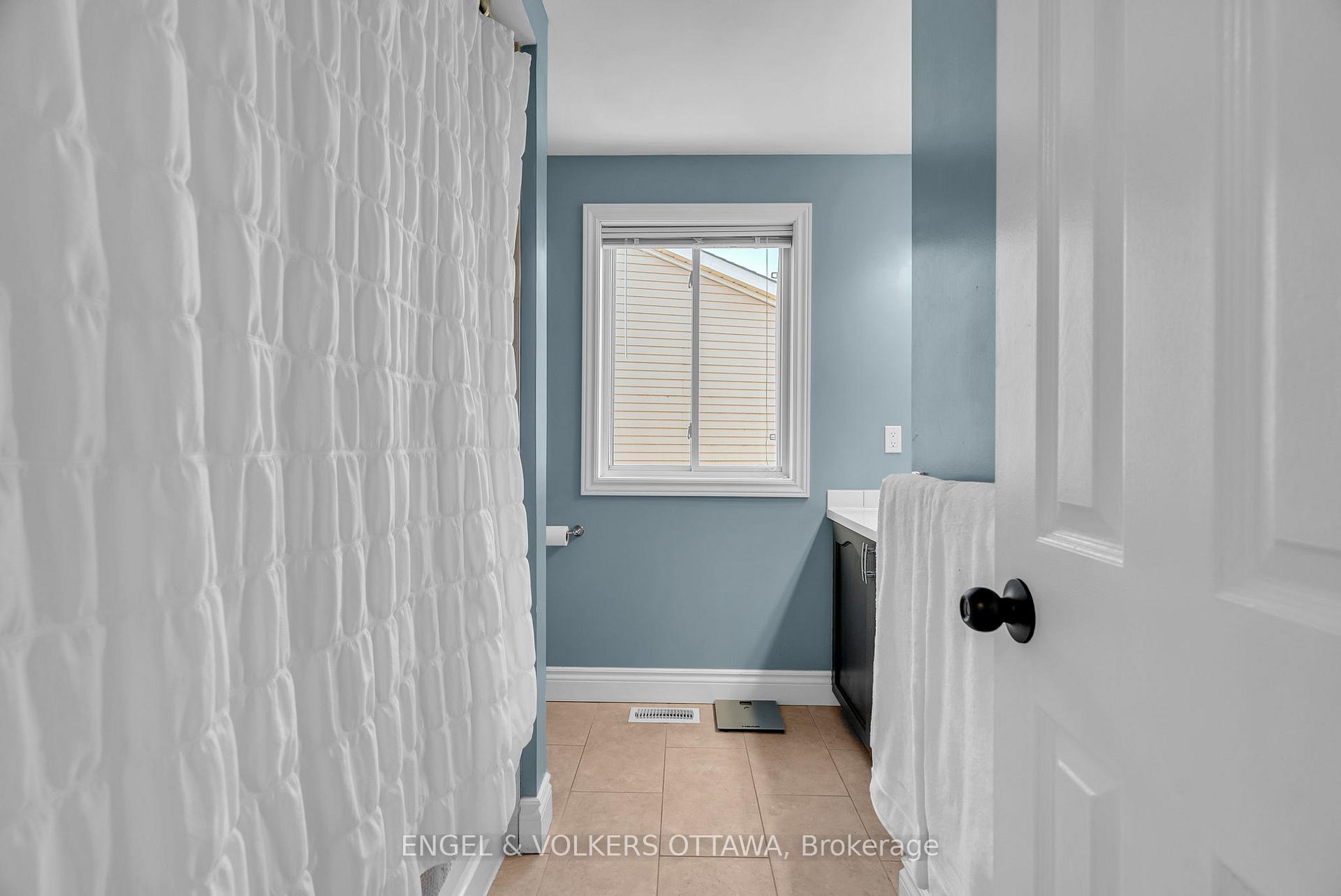 Photo 35 of 1416 Forest Valley Drive S, Ottawa, Chapel Hill — HOMEH