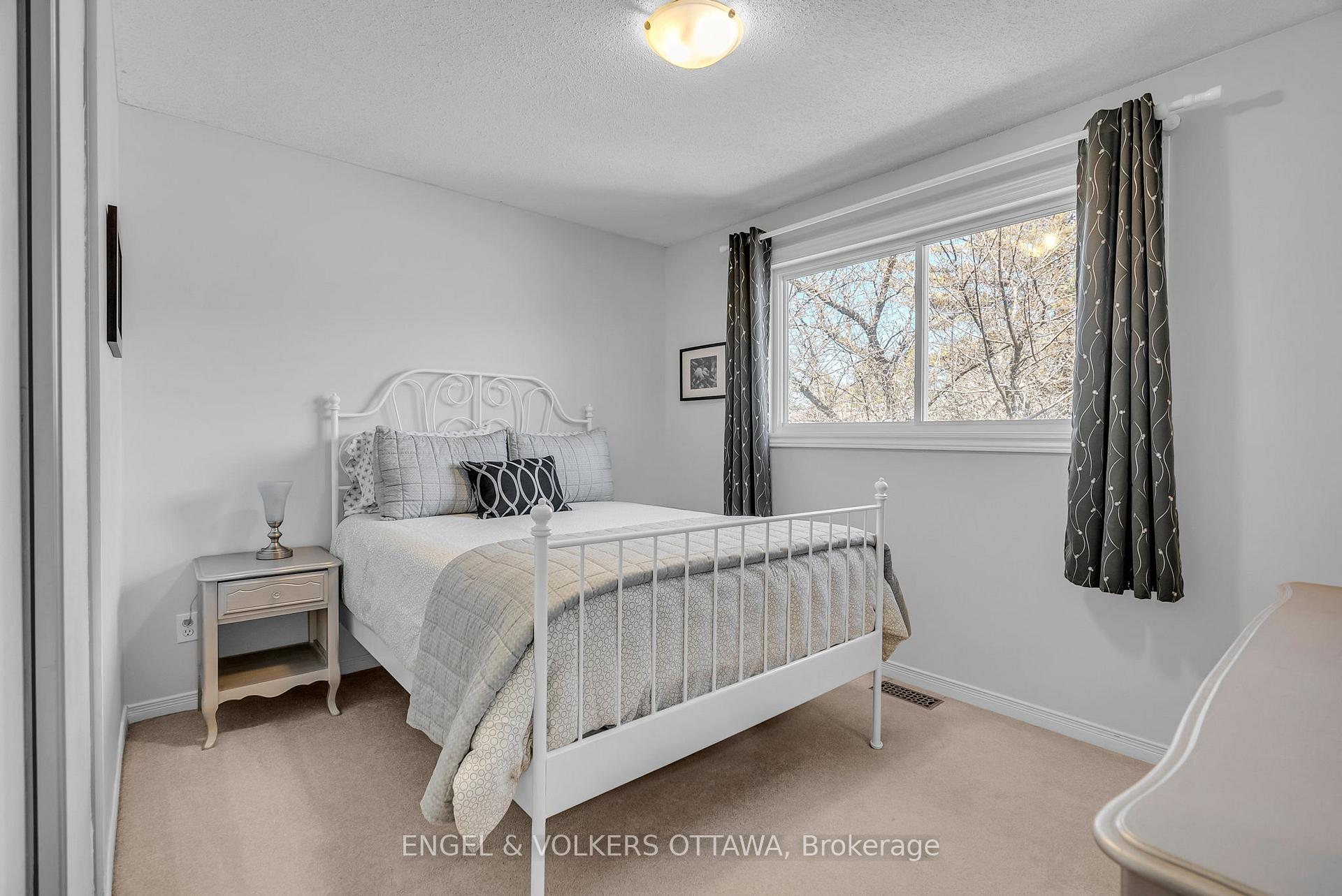 Photo 37 of 1416 Forest Valley Drive S, Ottawa, Chapel Hill — HOMEH