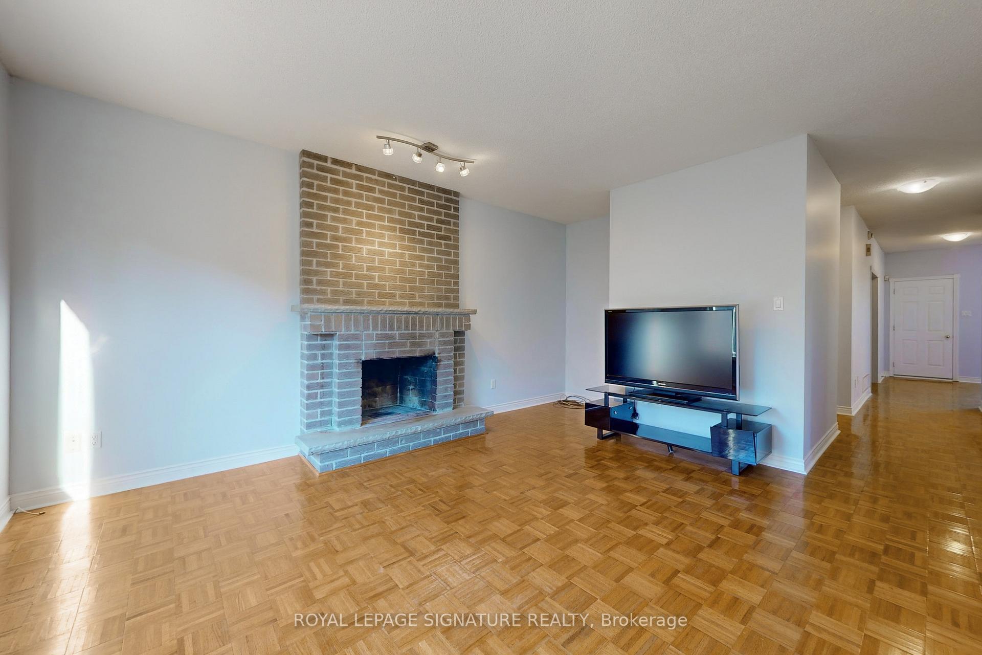Photo 5 of 91 Captain Francis Drive, Markham, Buttonville — HOMEH