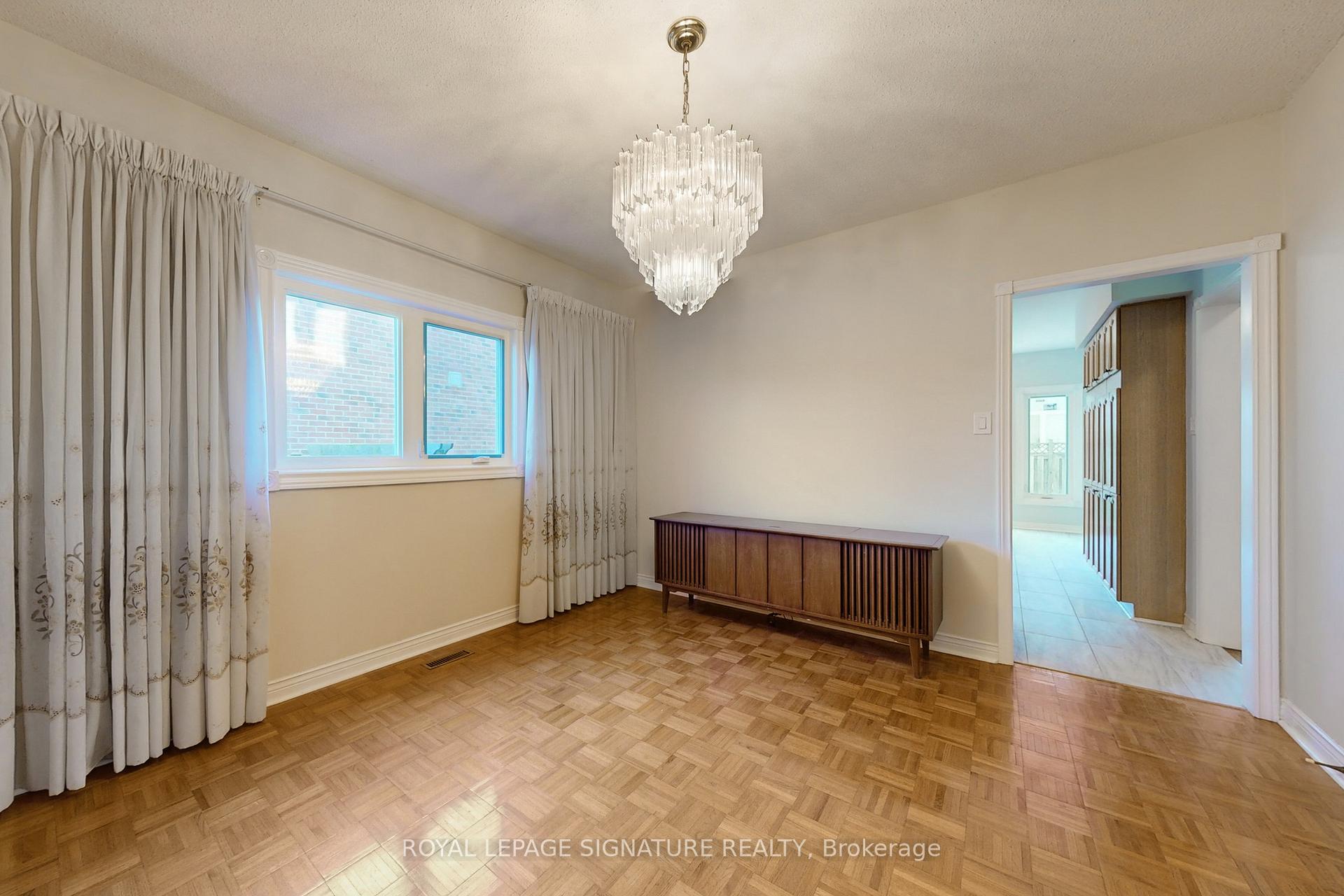 Photo 6 of 91 Captain Francis Drive, Markham, Buttonville — HOMEH