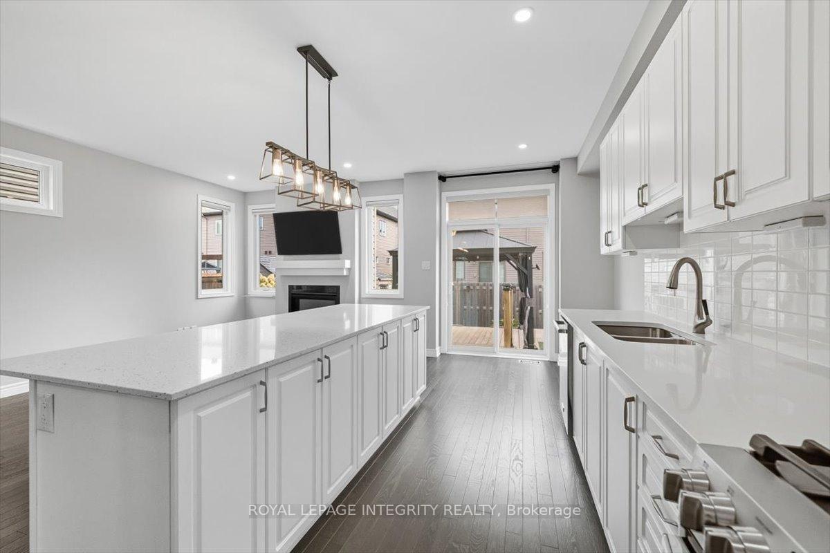 Photo 14 of 707 Des Aubepines Drive, Ottawa, Avalon West — HOMEH
