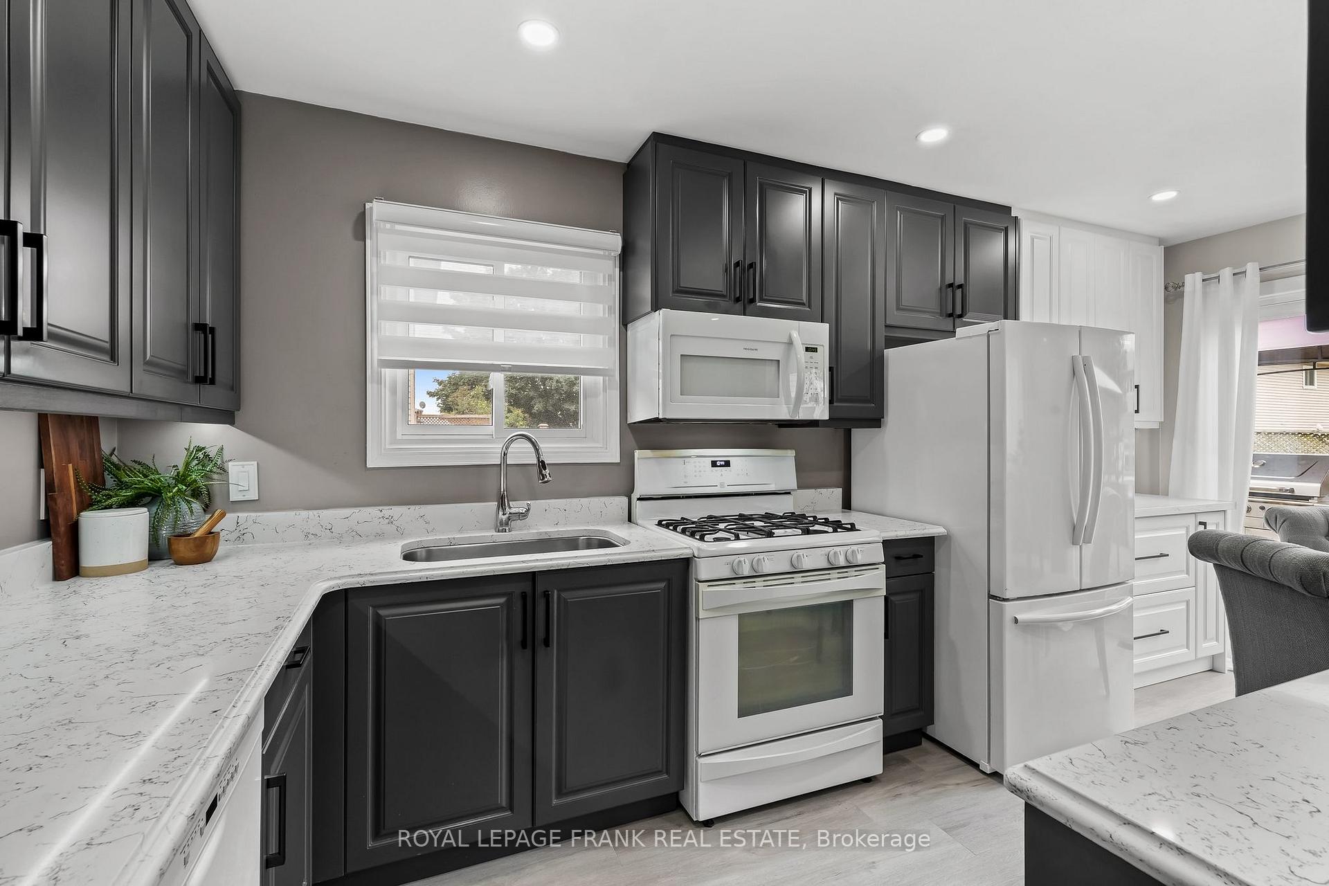 Photo 10 of 808 Crowells Street, Oshawa, Pinecrest — HOMEH