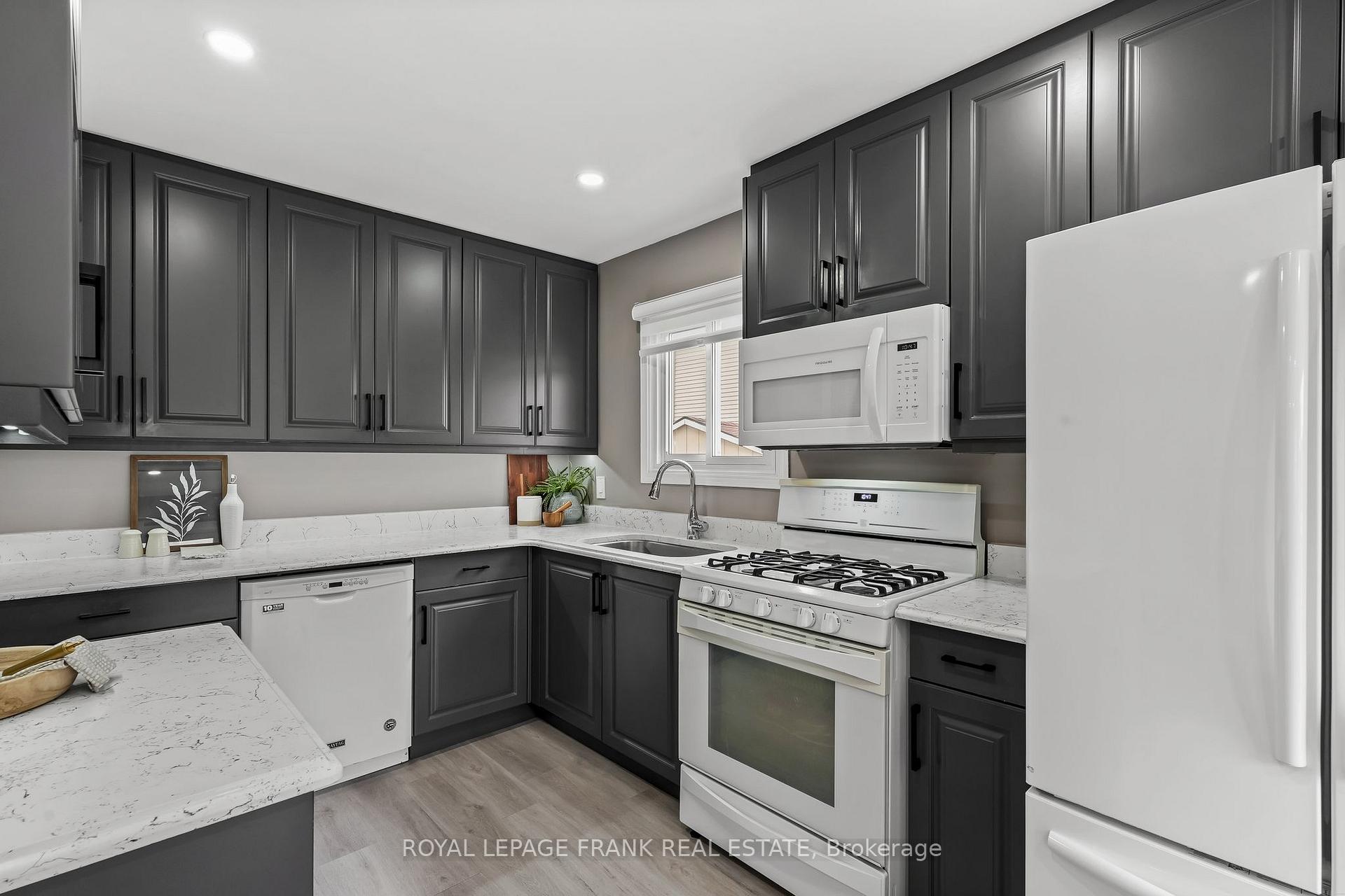 Photo 11 of 808 Crowells Street, Oshawa, Pinecrest — HOMEH