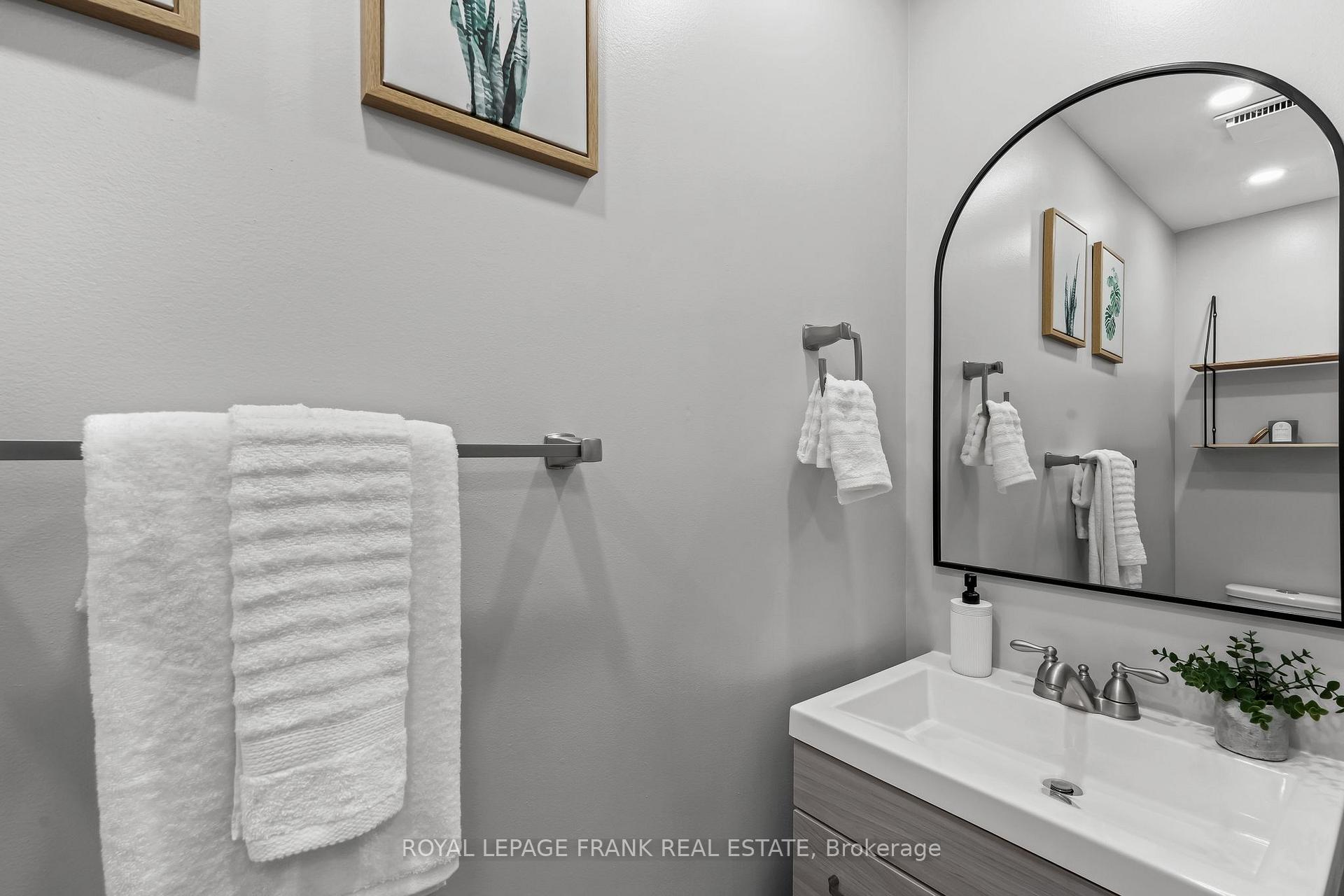 Photo 13 of 808 Crowells Street, Oshawa, Pinecrest — HOMEH