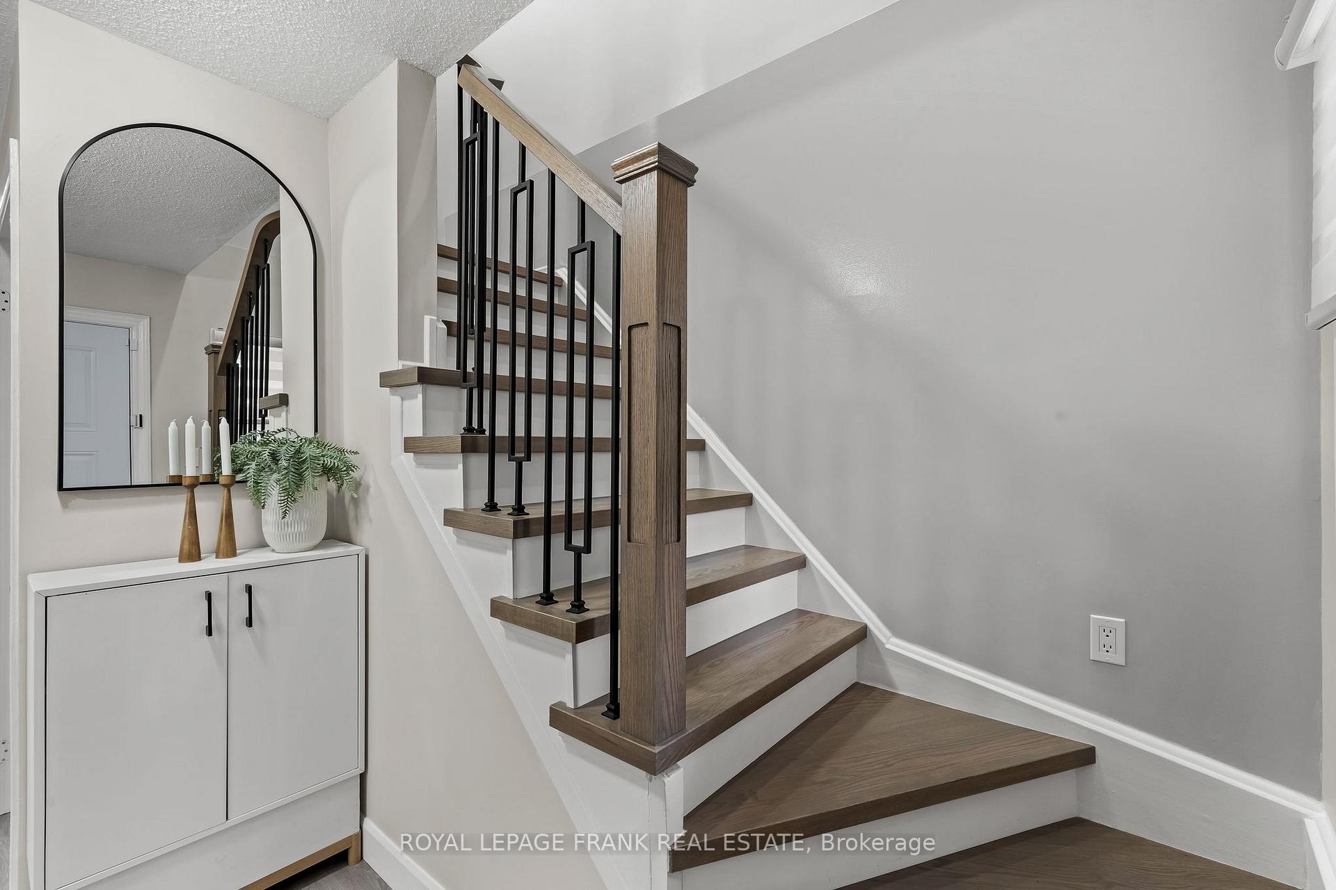 Photo 14 of 808 Crowells Street, Oshawa, Pinecrest — HOMEH