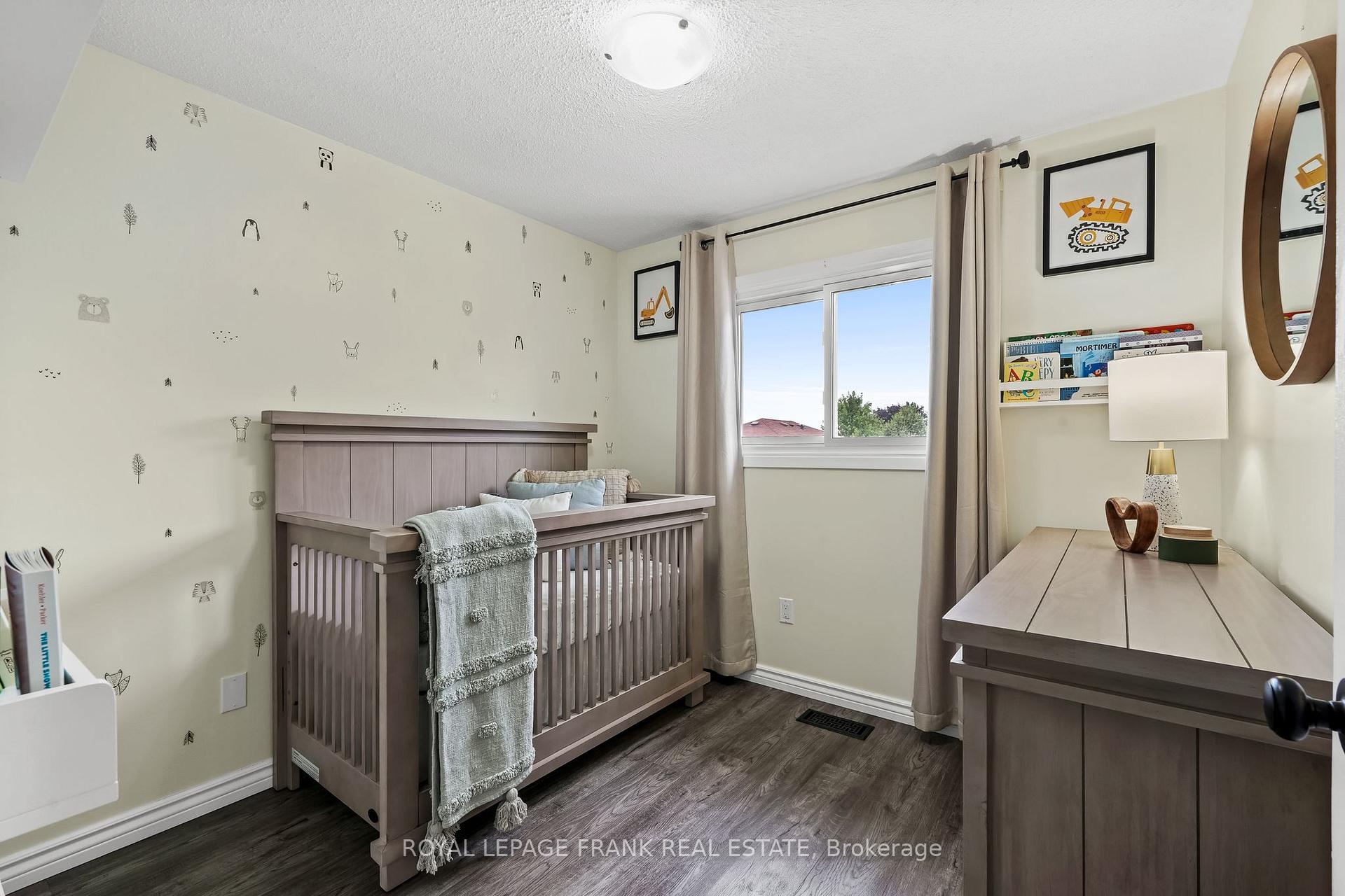 Photo 17 of 808 Crowells Street, Oshawa, Pinecrest — HOMEH