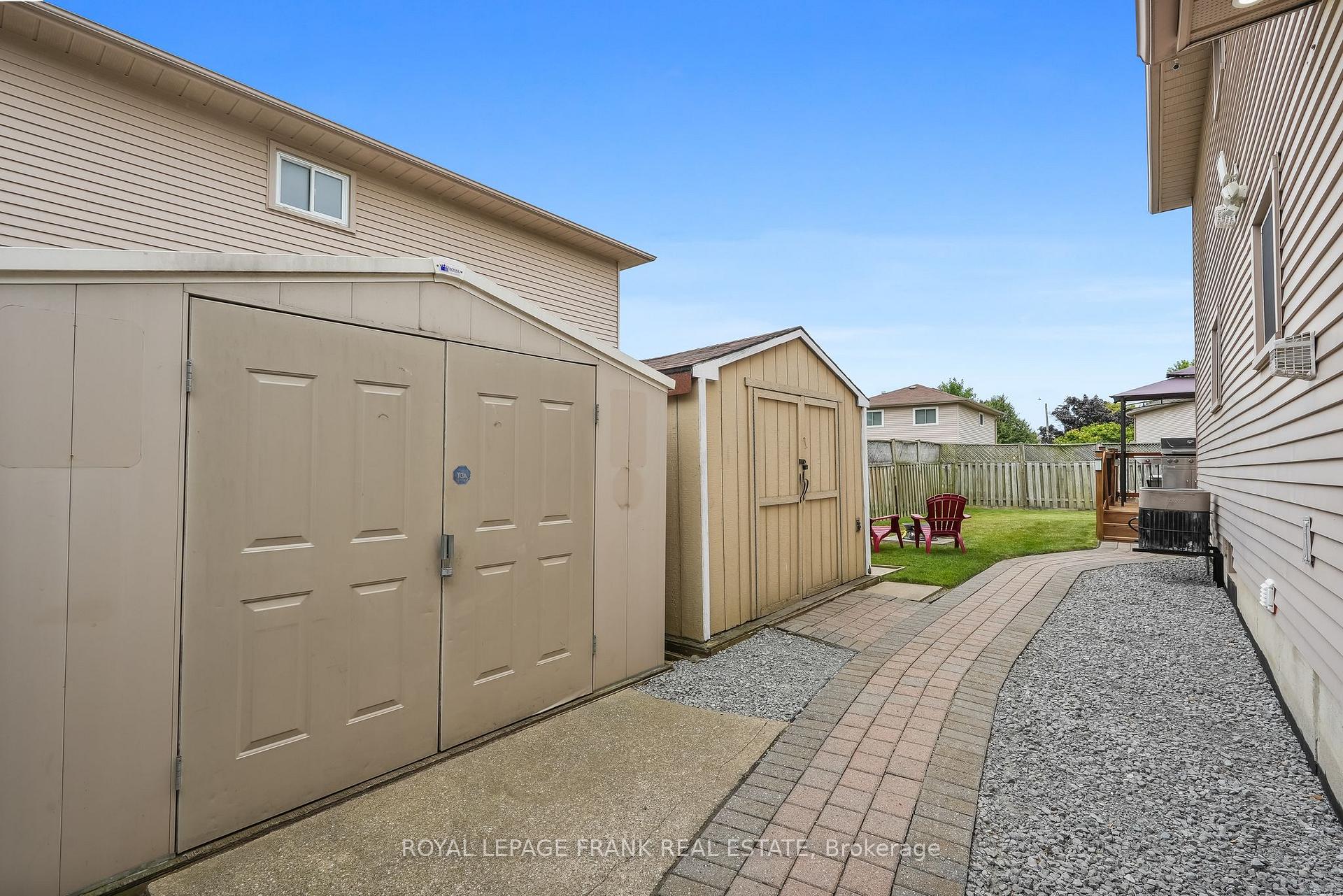 Photo 34 of 808 Crowells Street, Oshawa, Pinecrest — HOMEH