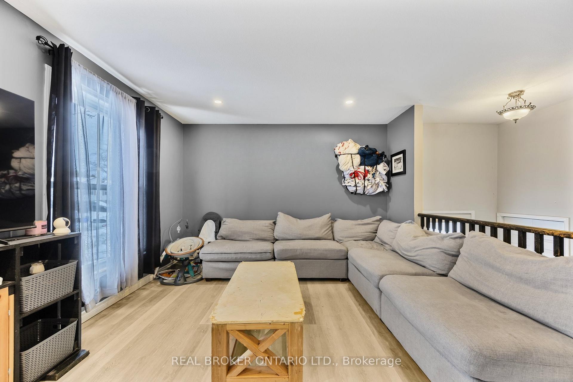 Photo 2 of 28 Louise Lane, Orillia — HOMEH