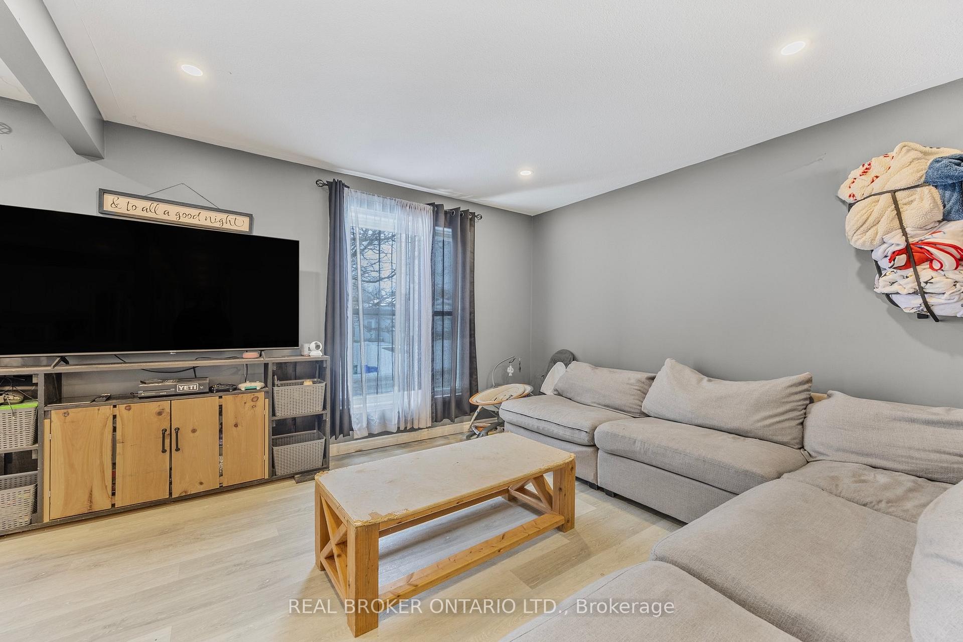 Photo 4 of 28 Louise Lane, Orillia — HOMEH