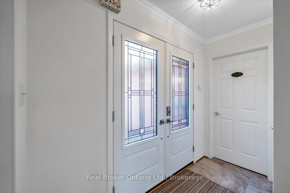 Photo 5 of 961 Ridge Valley Drive, Oshawa, Pinecrest — HOMEH