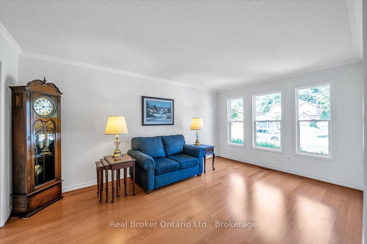 Photo 8 of 961 Ridge Valley Drive, Oshawa, Pinecrest — HOMEH