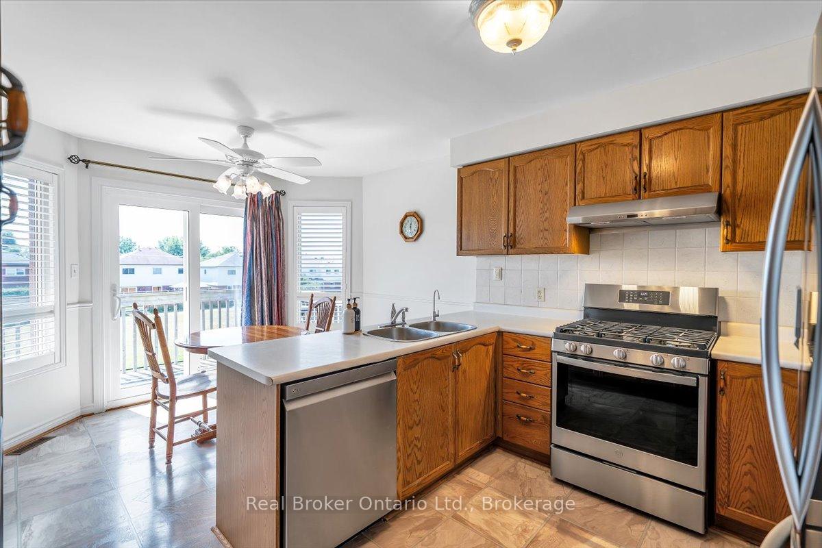 Photo 12 of 961 Ridge Valley Drive, Oshawa, Pinecrest — HOMEH