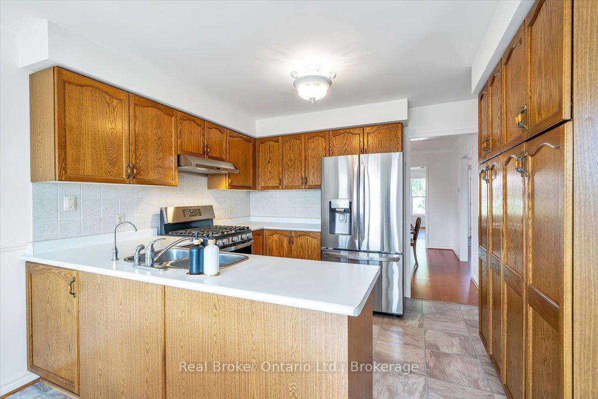 Photo 13 of 961 Ridge Valley Drive, Oshawa, Pinecrest — HOMEH