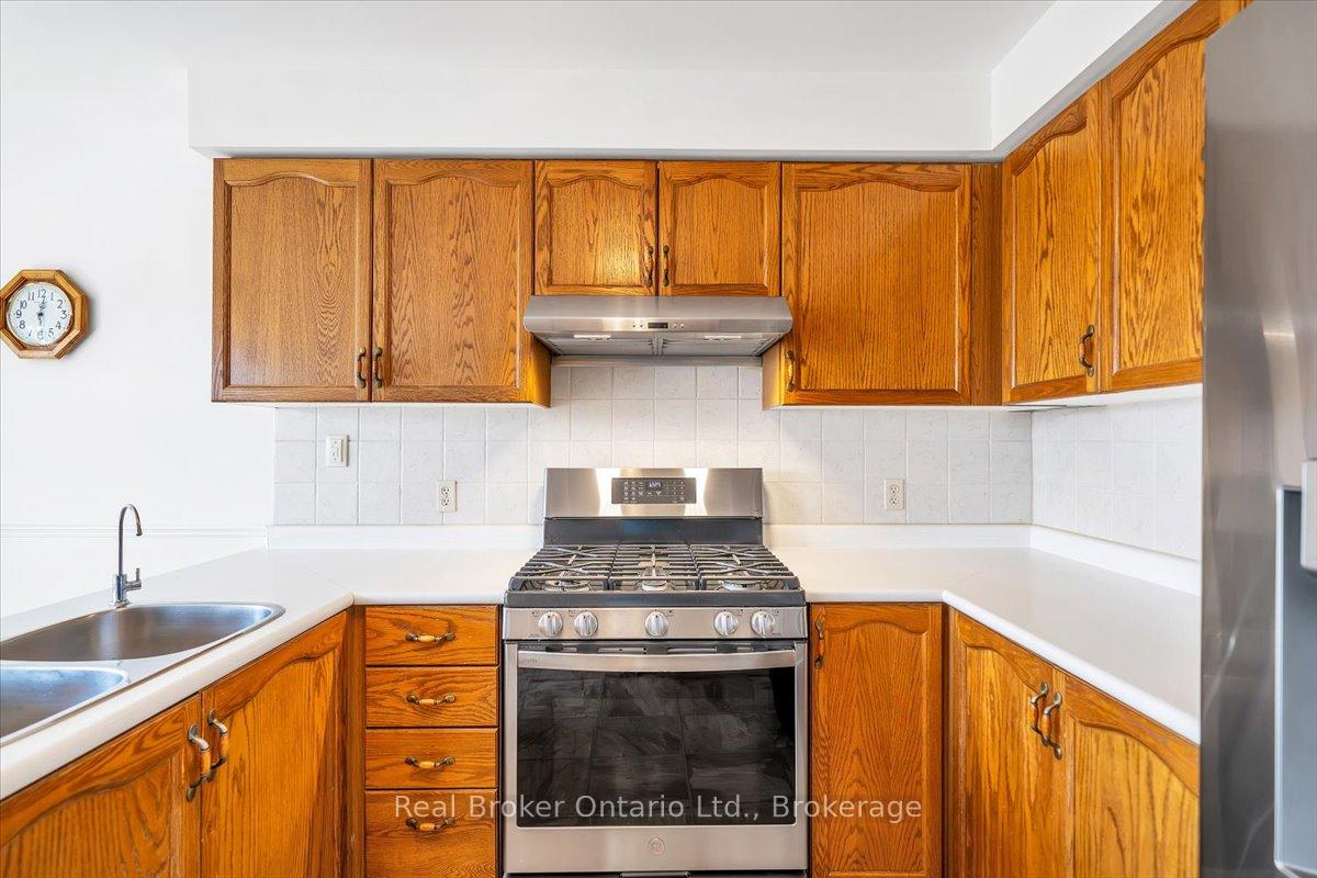Photo 14 of 961 Ridge Valley Drive, Oshawa, Pinecrest — HOMEH