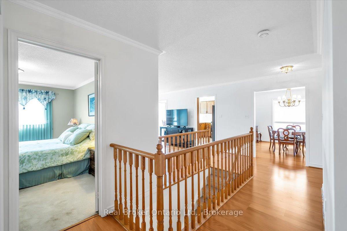 Photo 25 of 961 Ridge Valley Drive, Oshawa, Pinecrest — HOMEH