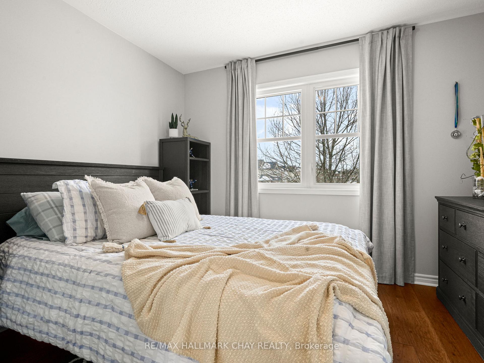 Photo 32 of 62 John W Taylor Avenue, New Tecumseth, Alliston — HOMEH