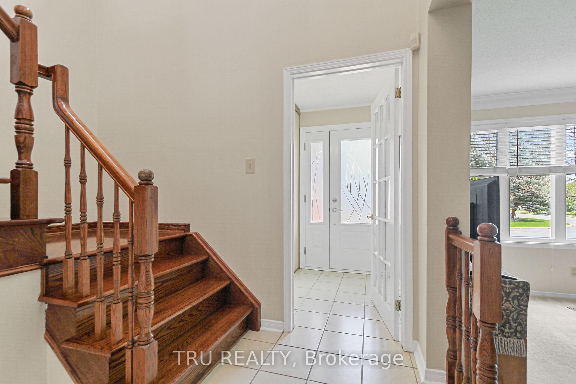 Photo 4 of 1654 Westport Crescent, Ottawa, Chateauneuf — HOMEH