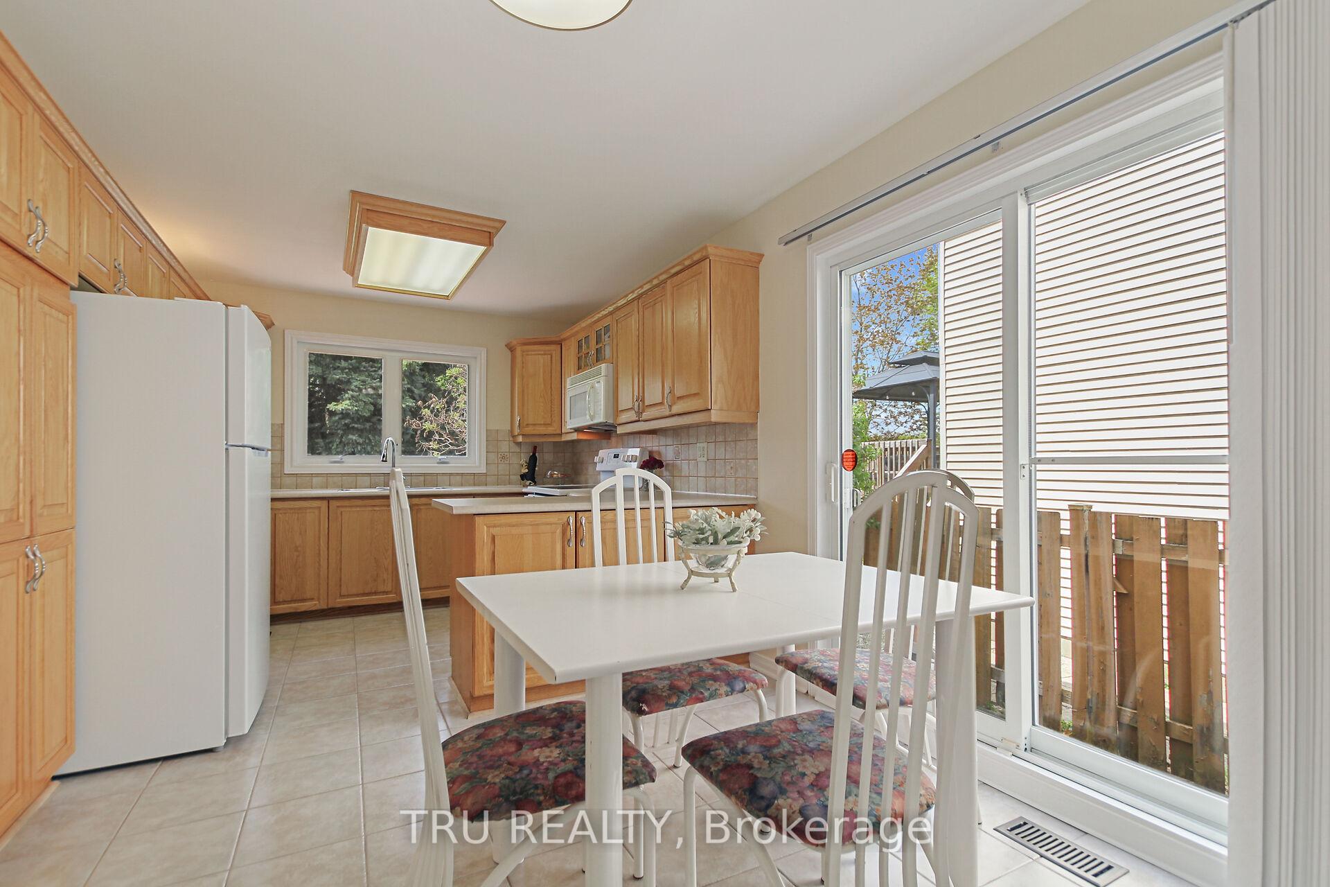 Photo 13 of 1654 Westport Crescent, Ottawa, Chateauneuf — HOMEH