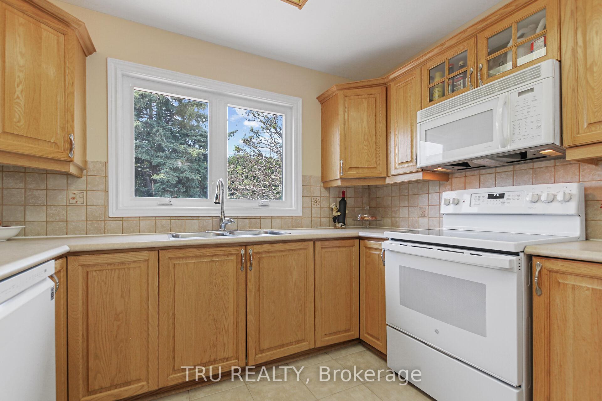 Photo 14 of 1654 Westport Crescent, Ottawa, Chateauneuf — HOMEH