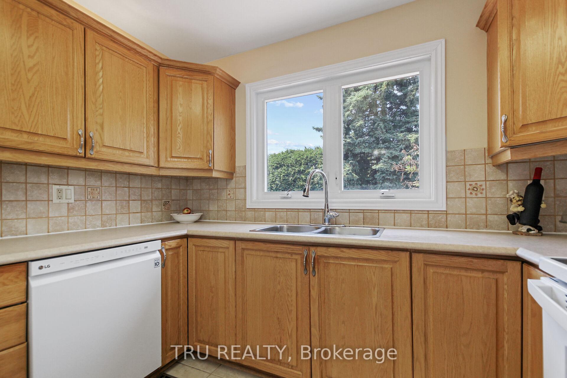 Photo 15 of 1654 Westport Crescent, Ottawa, Chateauneuf — HOMEH
