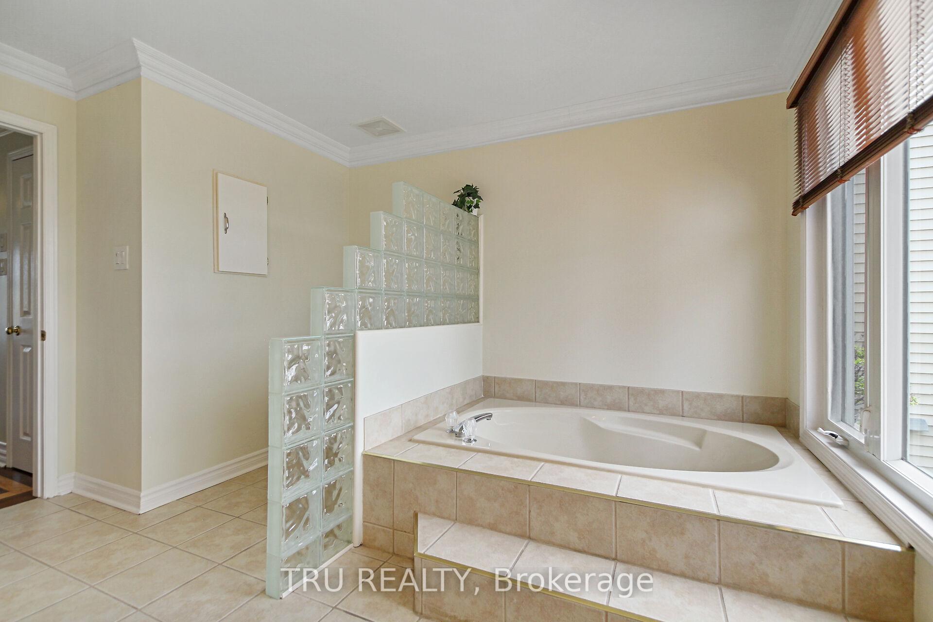 Photo 23 of 1654 Westport Crescent, Ottawa, Chateauneuf — HOMEH