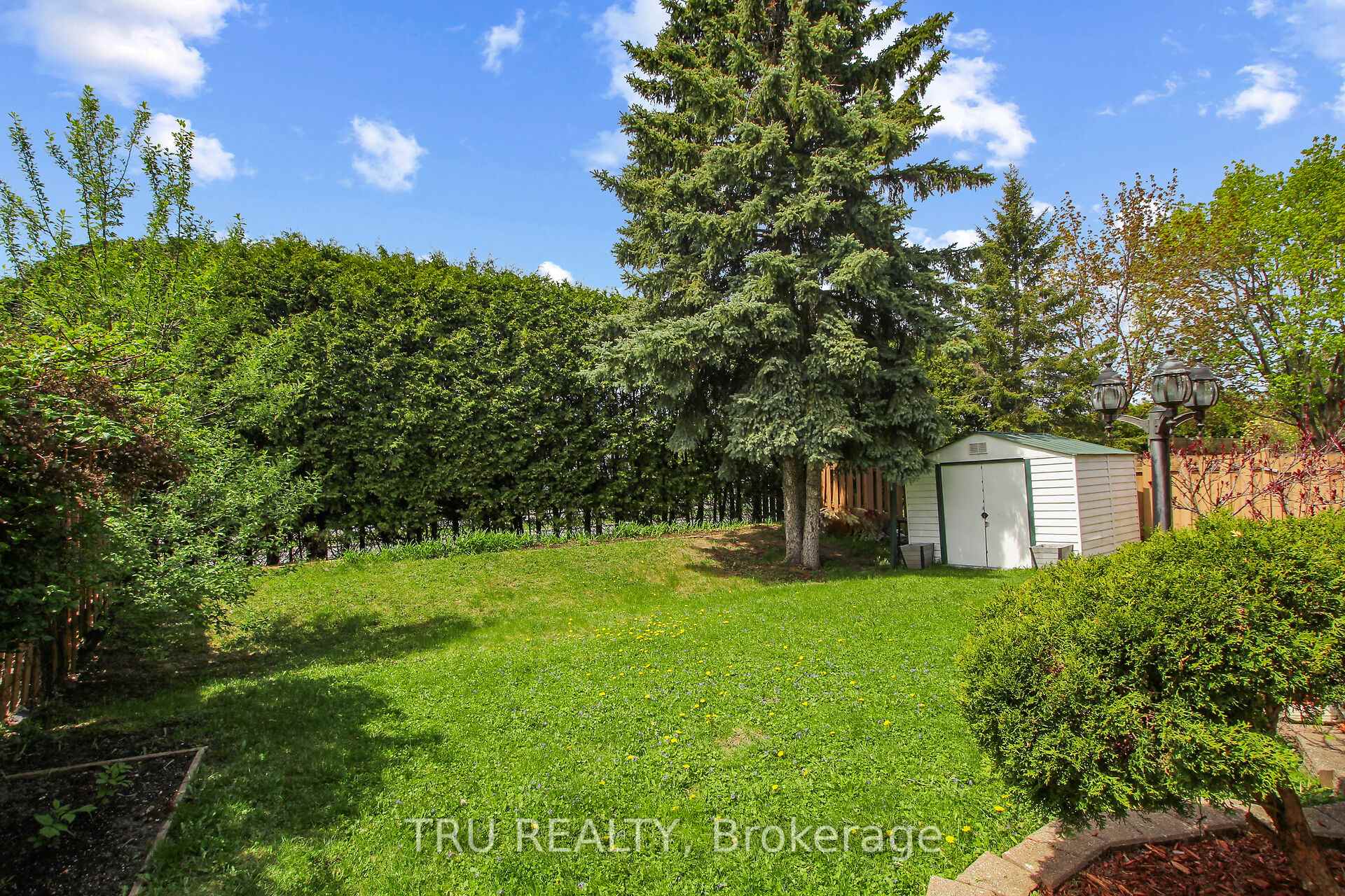 Photo 42 of 1654 Westport Crescent, Ottawa, Chateauneuf — HOMEH