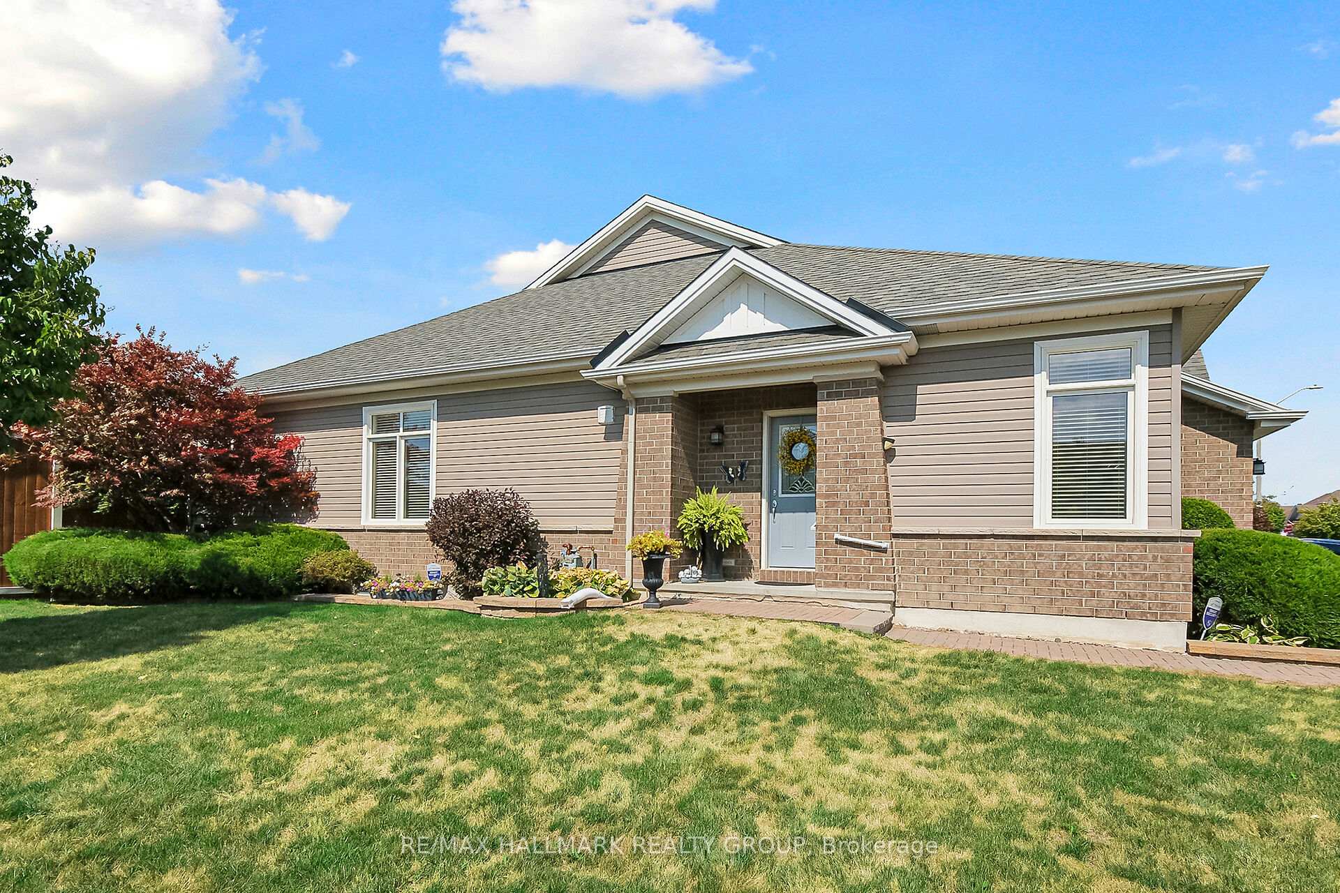Photo 1 of 325 Farincourt Crescent, Ottawa, Avalon West — HOMEH