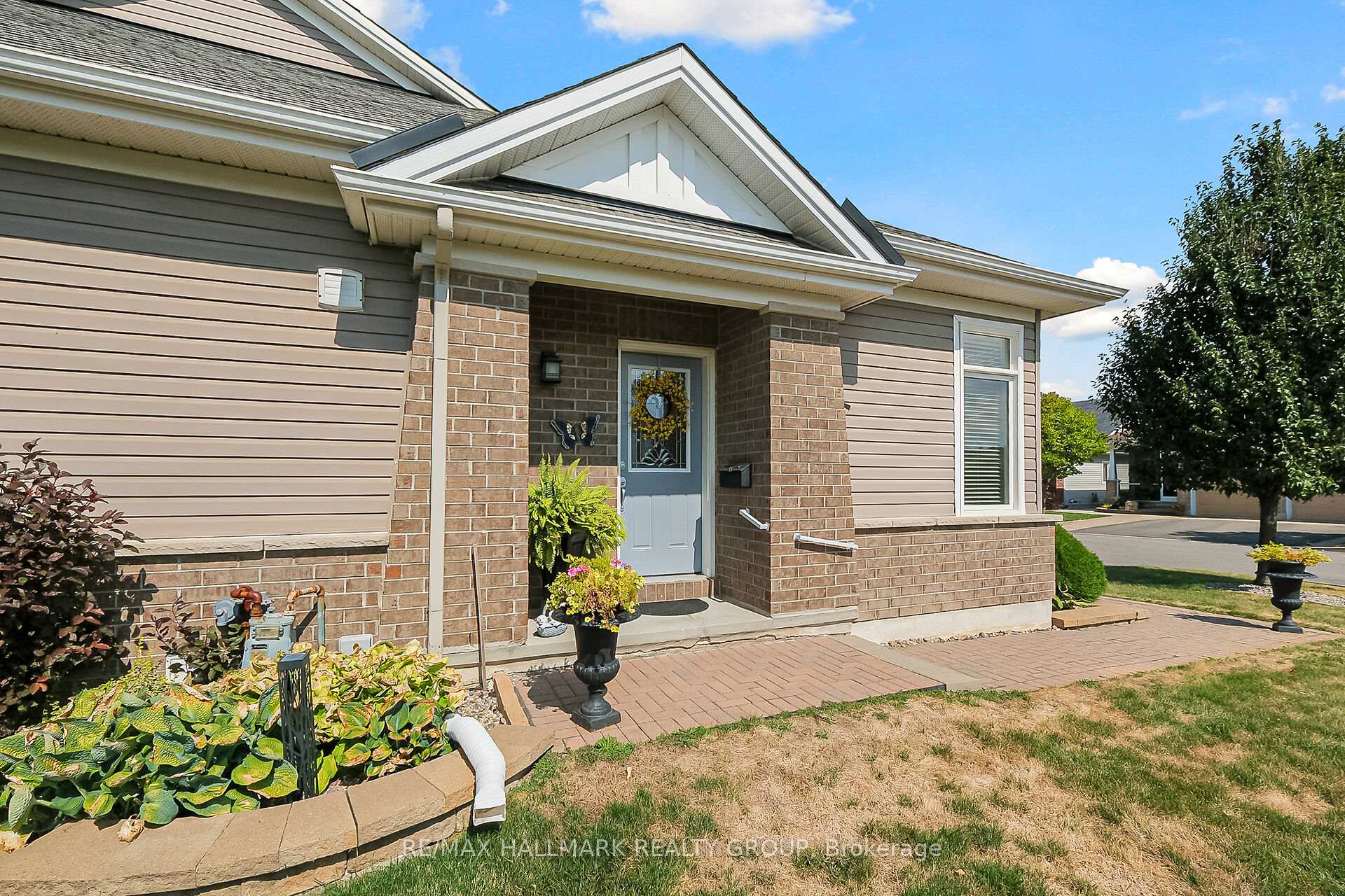 Photo 6 of 325 Farincourt Crescent, Ottawa, Avalon West — HOMEH