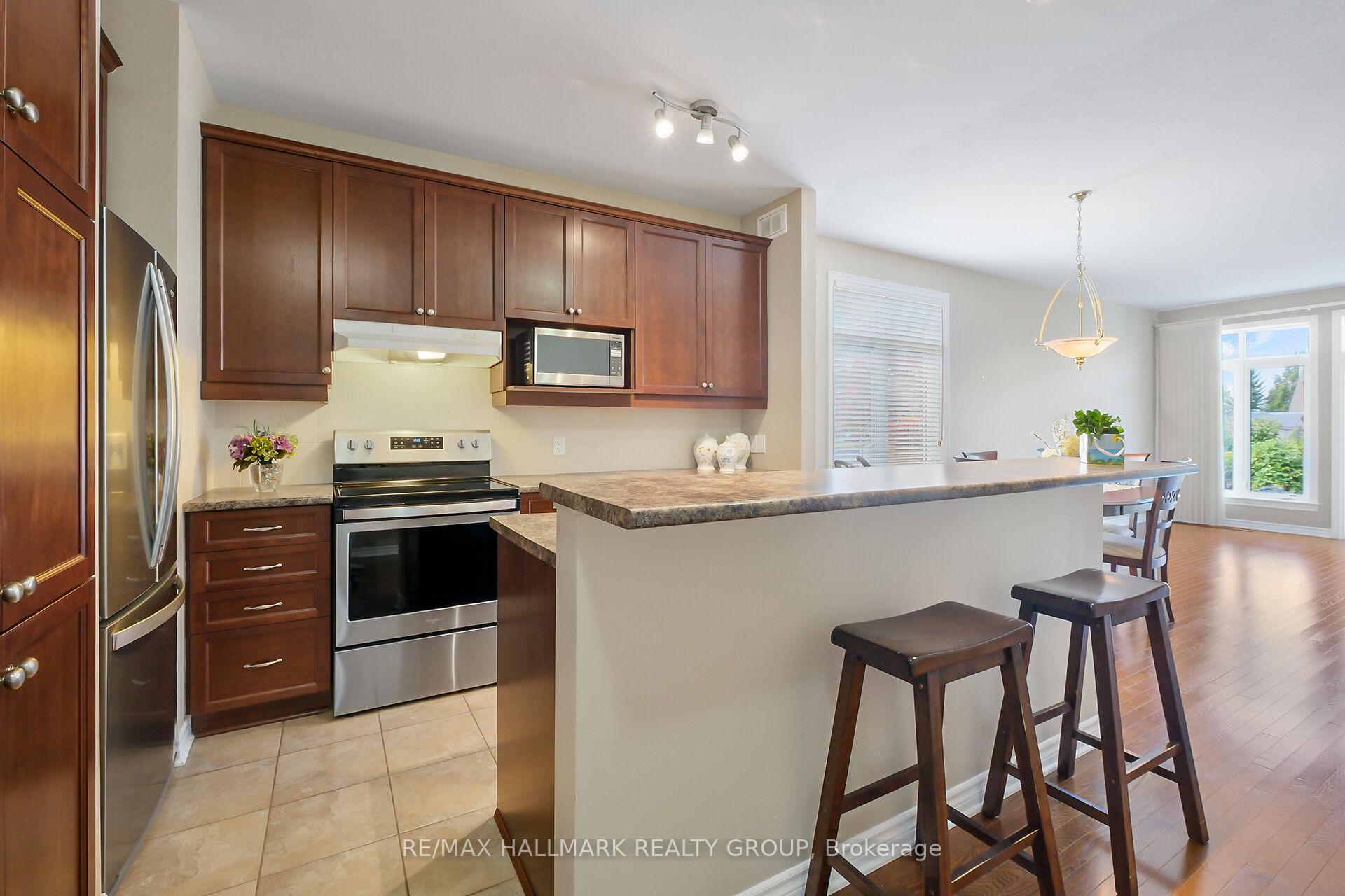 Photo 11 of 325 Farincourt Crescent, Ottawa, Avalon West — HOMEH
