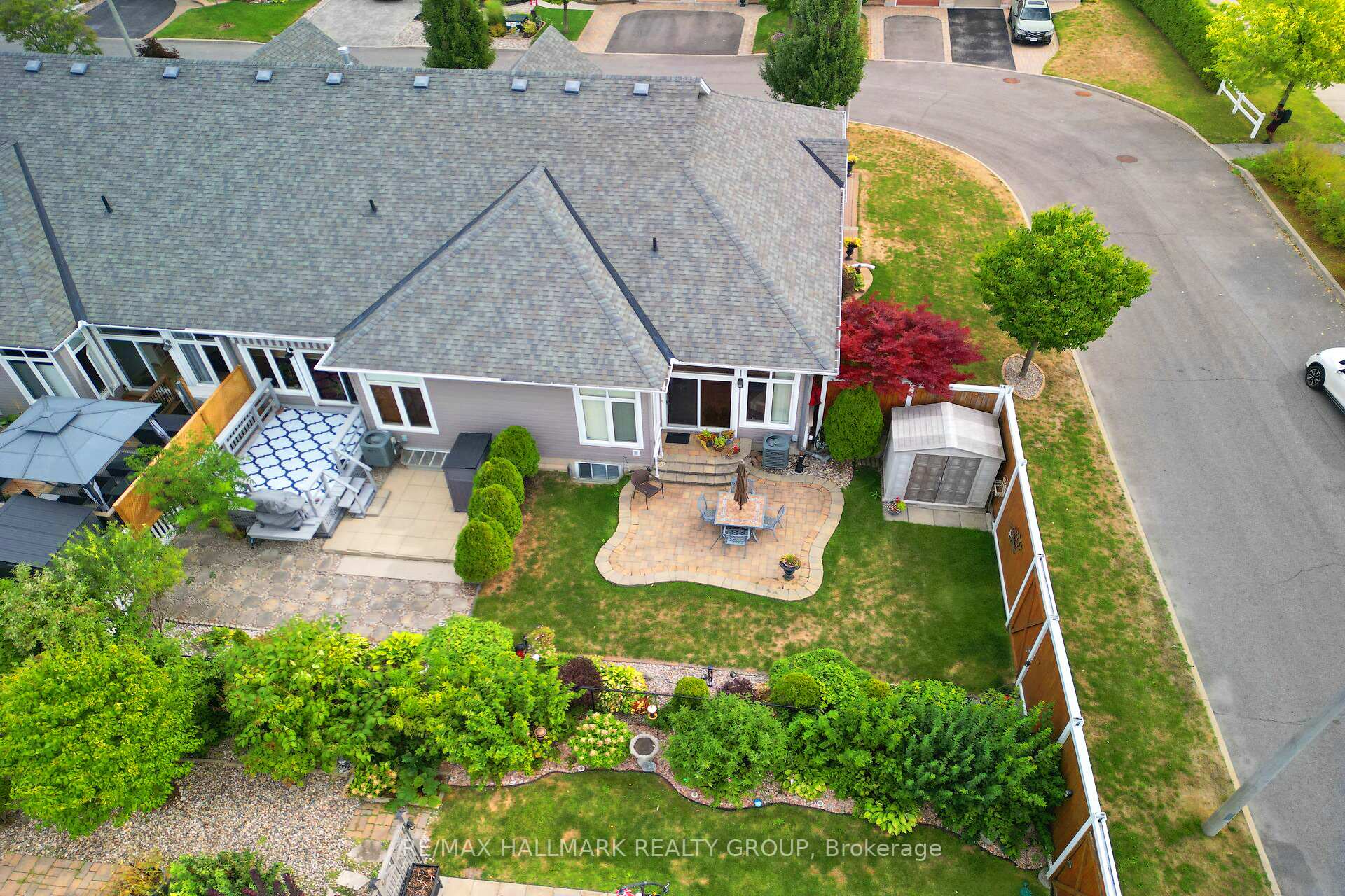Photo 33 of 325 Farincourt Crescent, Ottawa, Avalon West — HOMEH