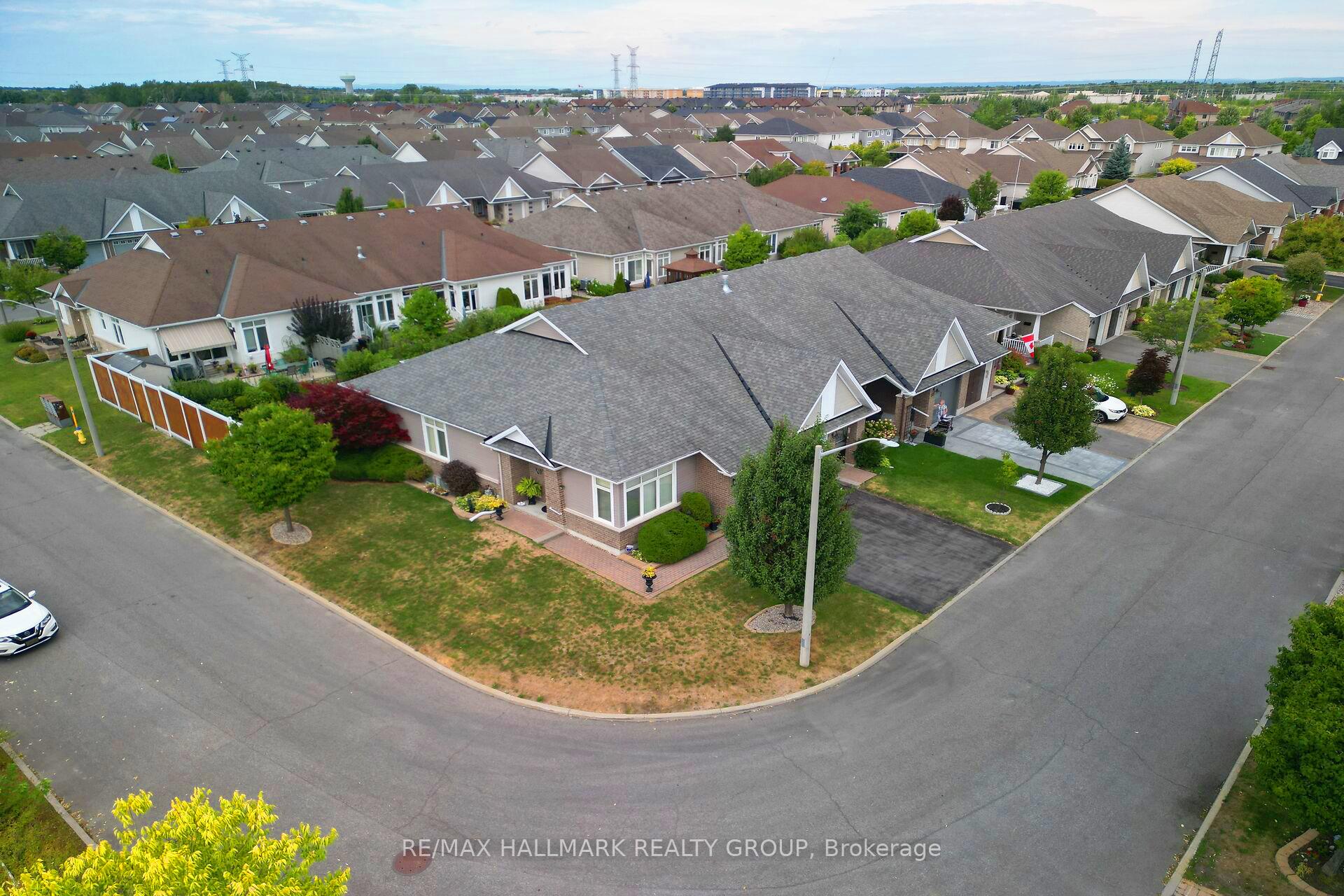 Photo 42 of 325 Farincourt Crescent, Ottawa, Avalon West — HOMEH