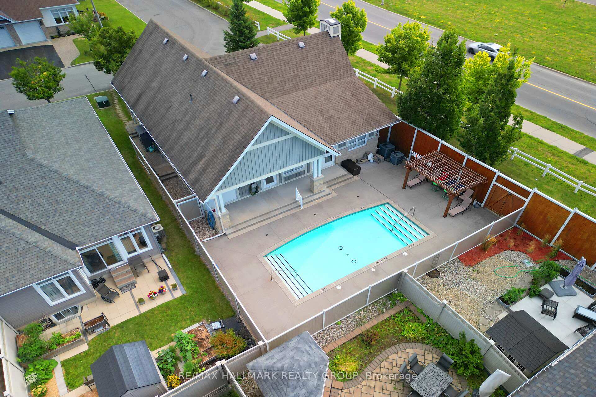 Photo 45 of 325 Farincourt Crescent, Ottawa, Avalon West — HOMEH