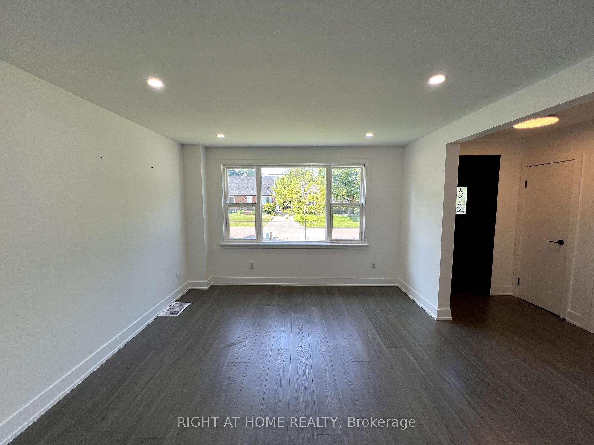 Photo 7 of 75 Pontiac Avenue, Oshawa, Centennial — HOMEH