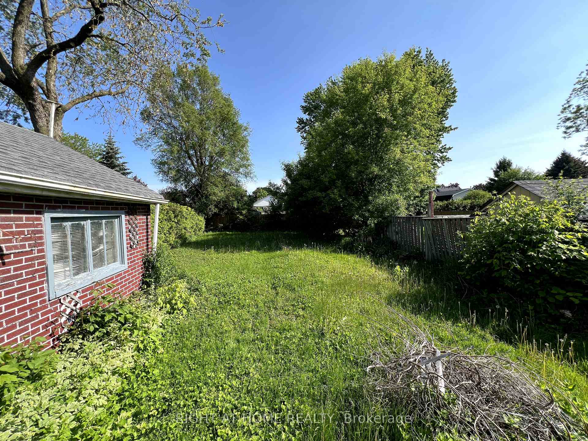 Photo 33 of 75 Pontiac Avenue, Oshawa, Centennial — HOMEH