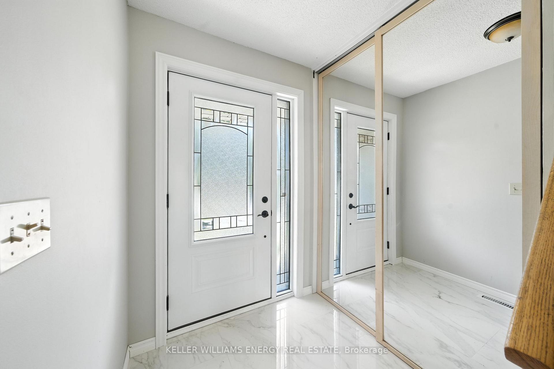 Photo 2 of 910 Renaissance Drive, Oshawa, Lakeview — HOMEH