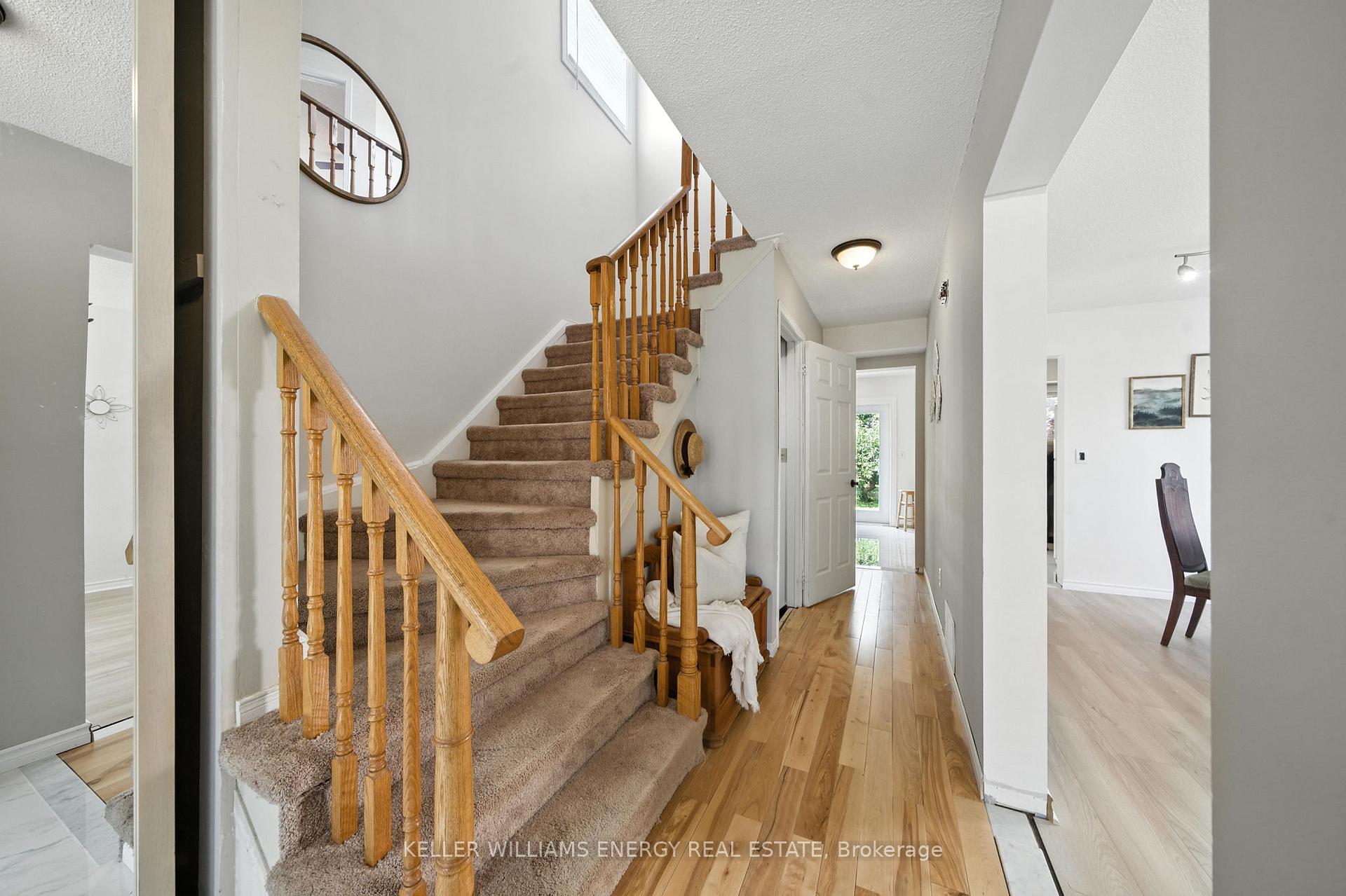 Photo 3 of 910 Renaissance Drive, Oshawa, Lakeview — HOMEH