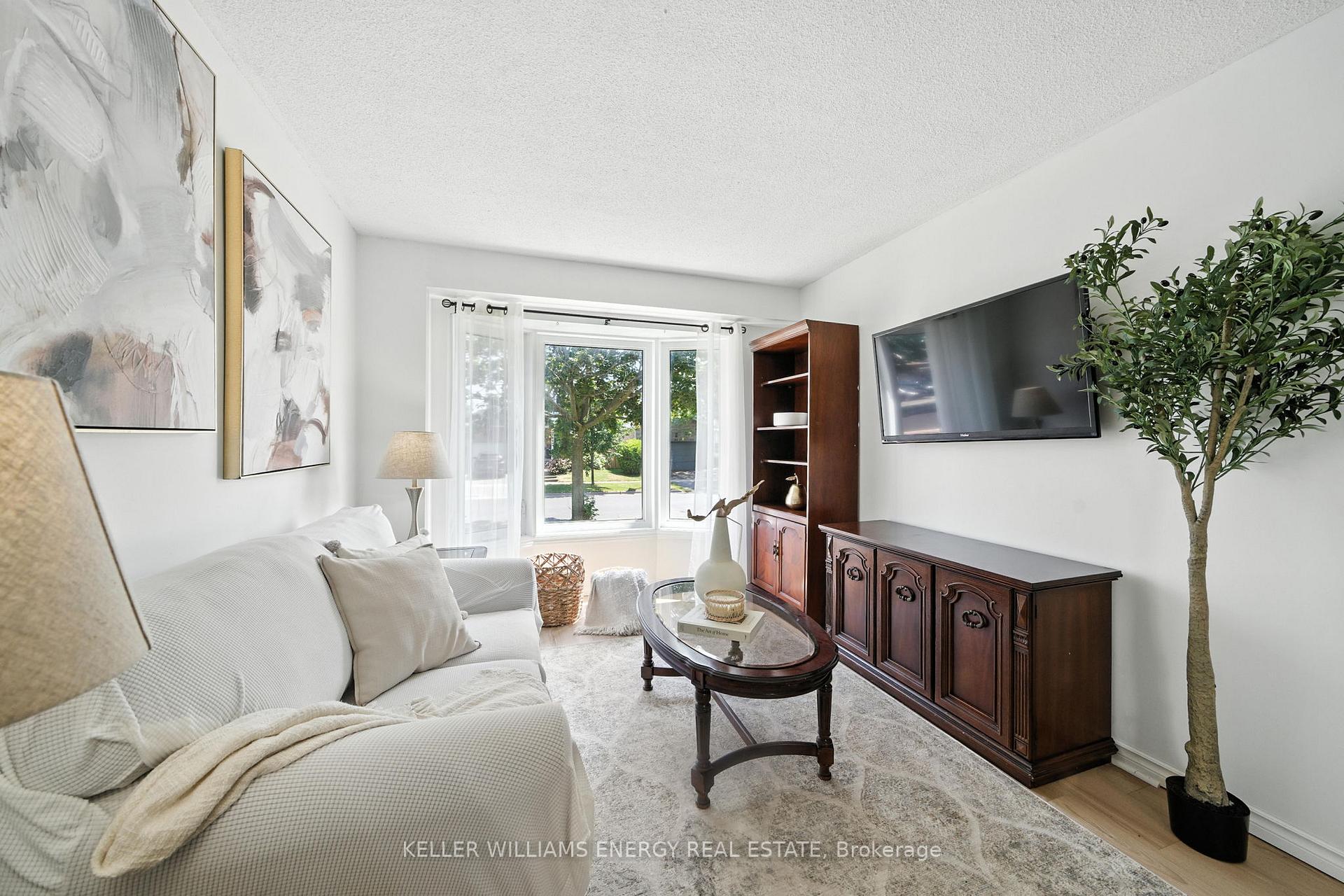 Photo 5 of 910 Renaissance Drive, Oshawa, Lakeview — HOMEH