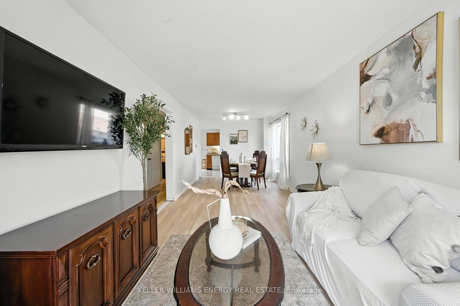 Photo 7 of 910 Renaissance Drive, Oshawa, Lakeview — HOMEH