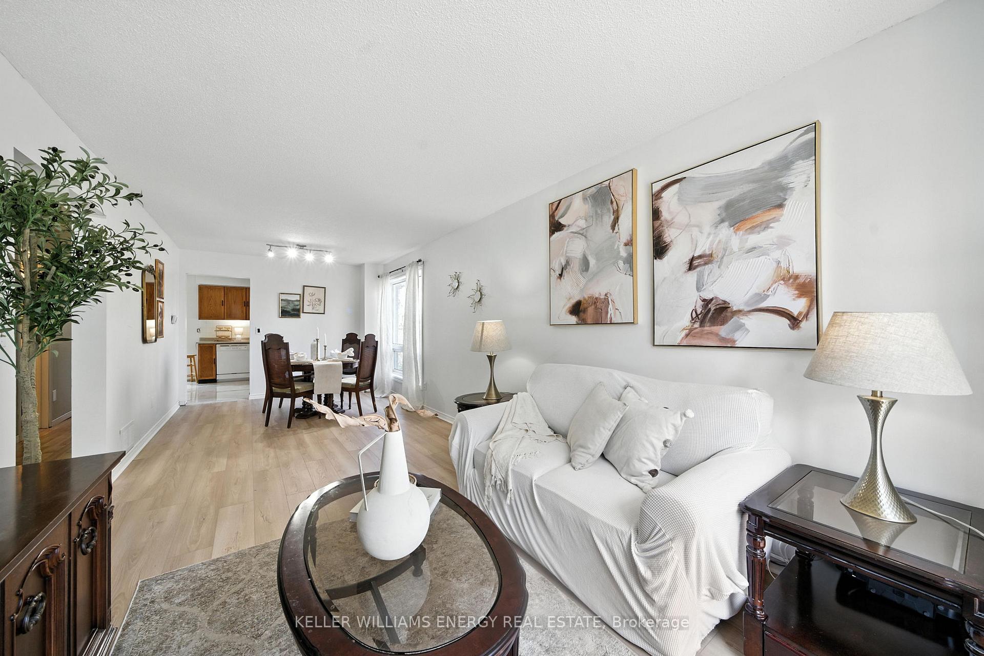 Photo 8 of 910 Renaissance Drive, Oshawa, Lakeview — HOMEH