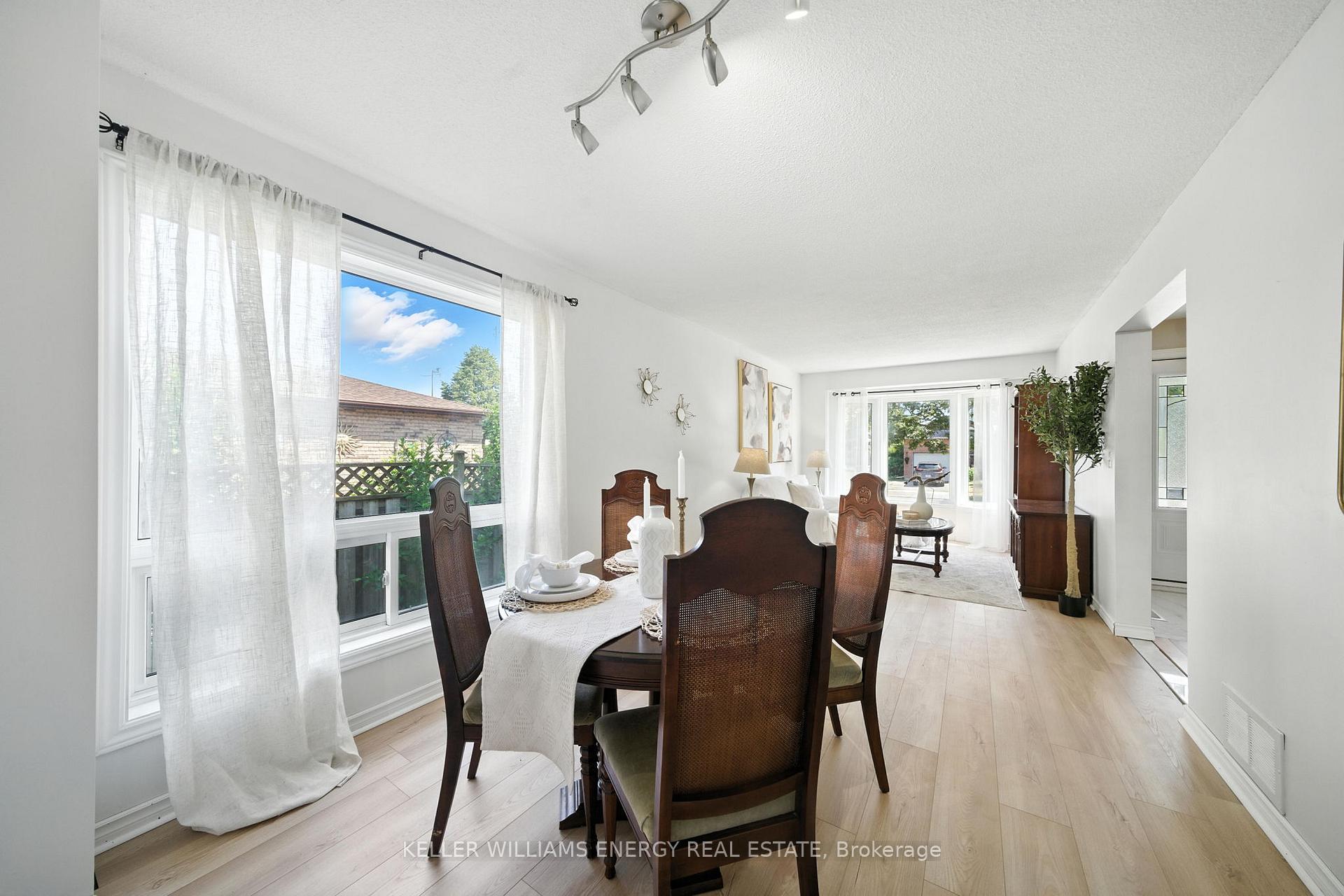 Photo 10 of 910 Renaissance Drive, Oshawa, Lakeview — HOMEH