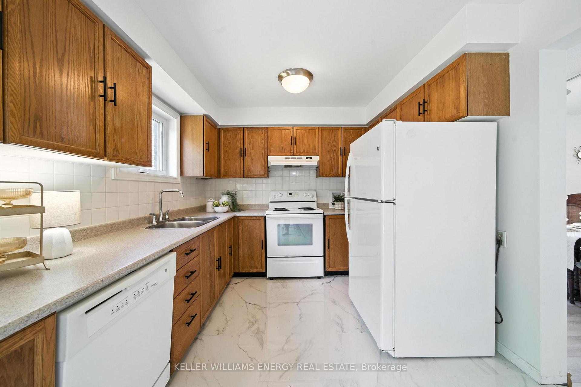 Photo 11 of 910 Renaissance Drive, Oshawa, Lakeview — HOMEH
