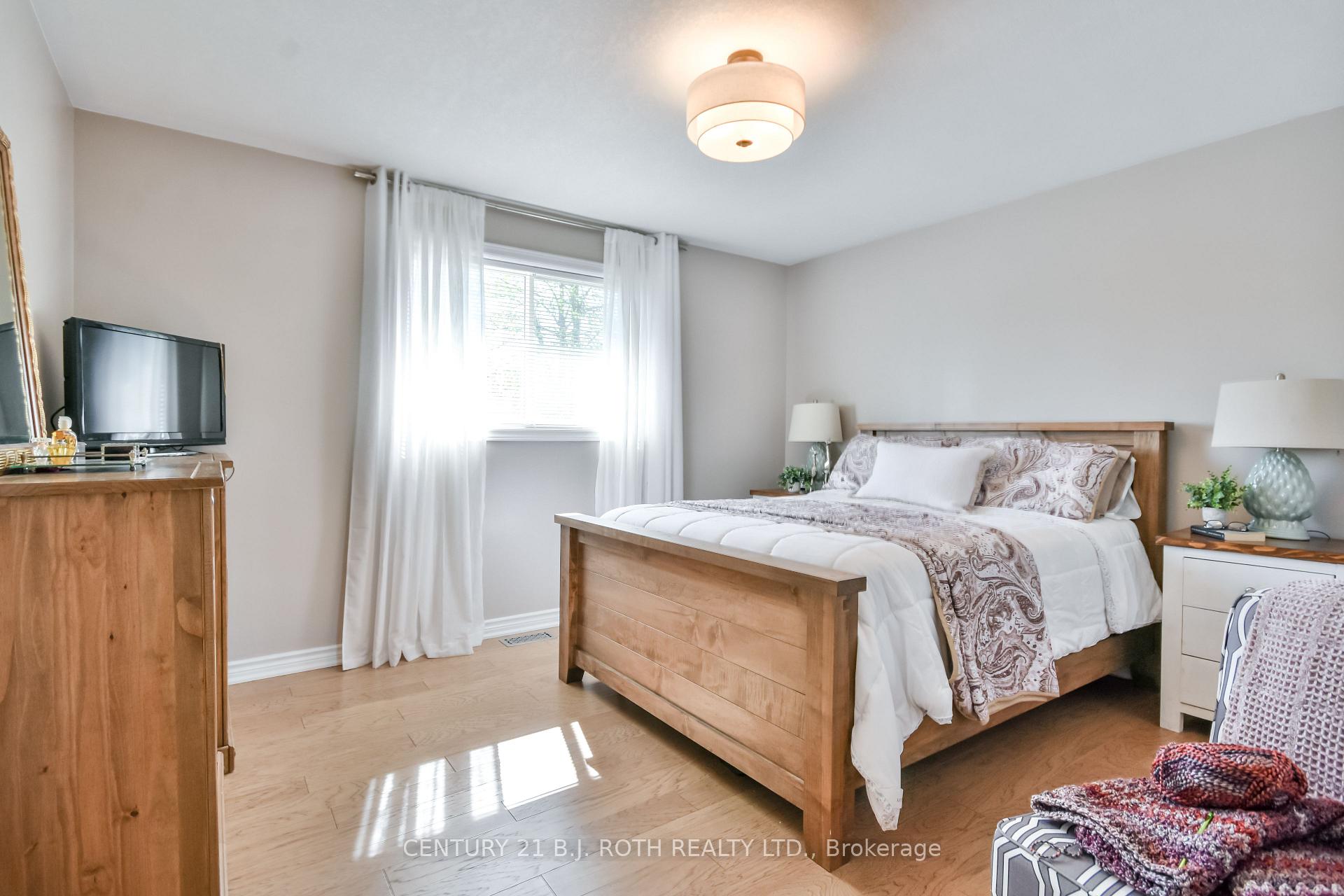 Photo 14 of 43 Lewis Drive, Orillia — HOMEH